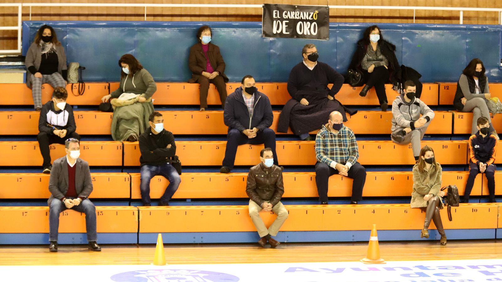 La presencia de público fue una de las novedades en el Andrés Estrada.