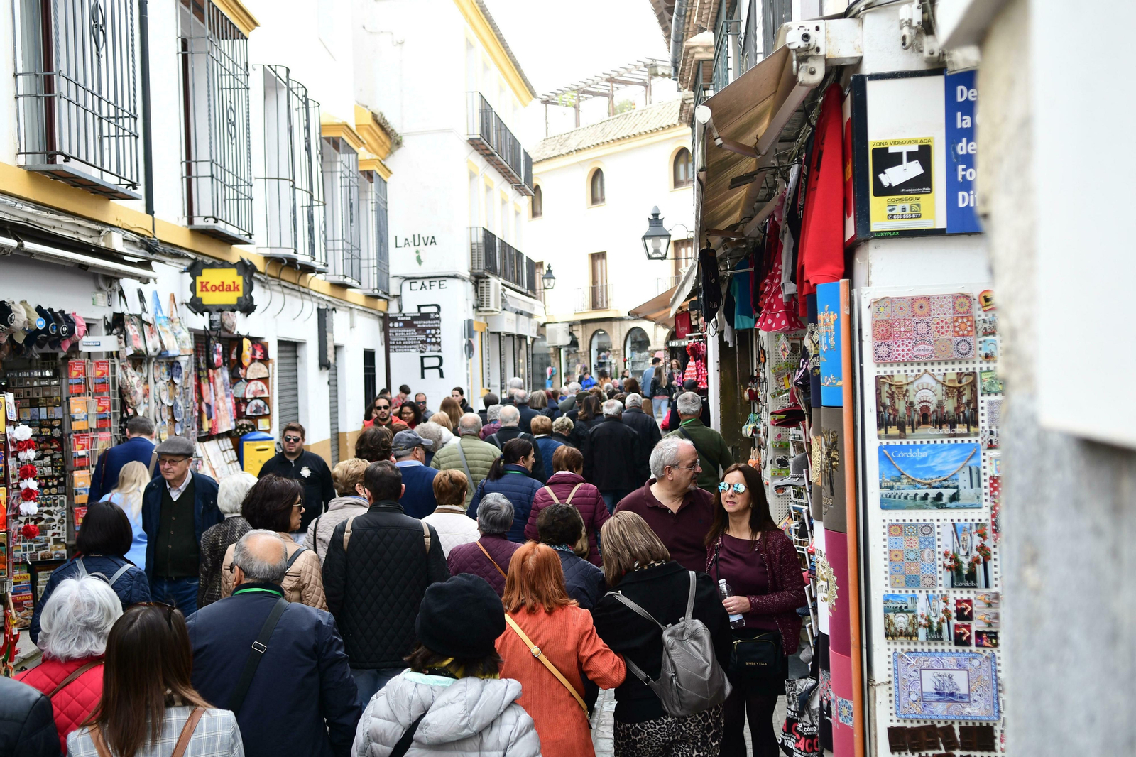 Turistas por la Judería.