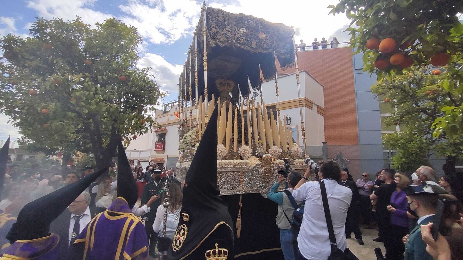 La Virgen de la Soledad, en la Cuesta de San Cayetano.