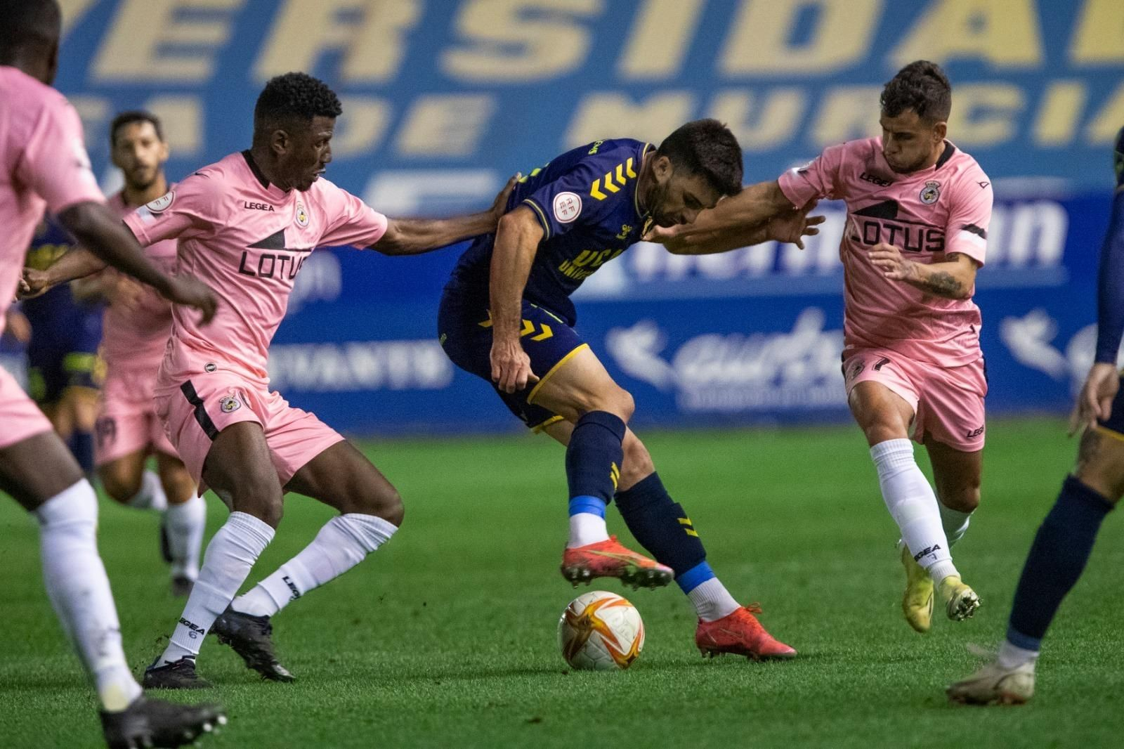 Las fotos del UCAM Murcia - Real Balompédica (1-0)