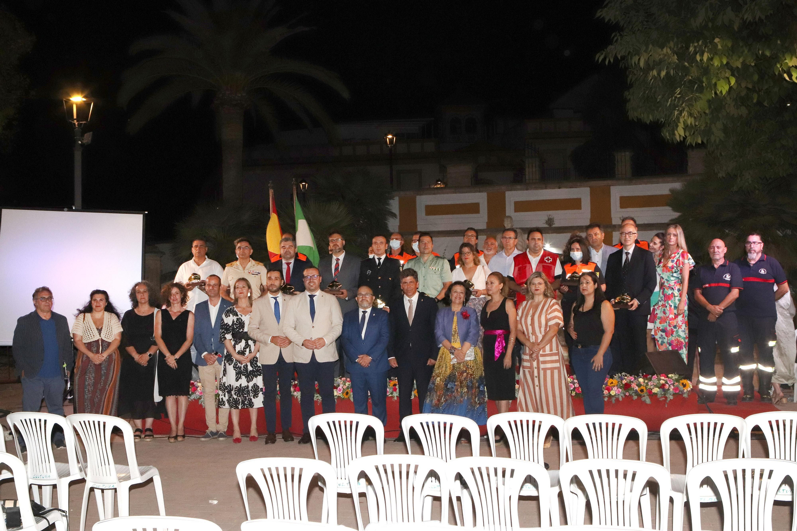 Foto de familia del homenaje.