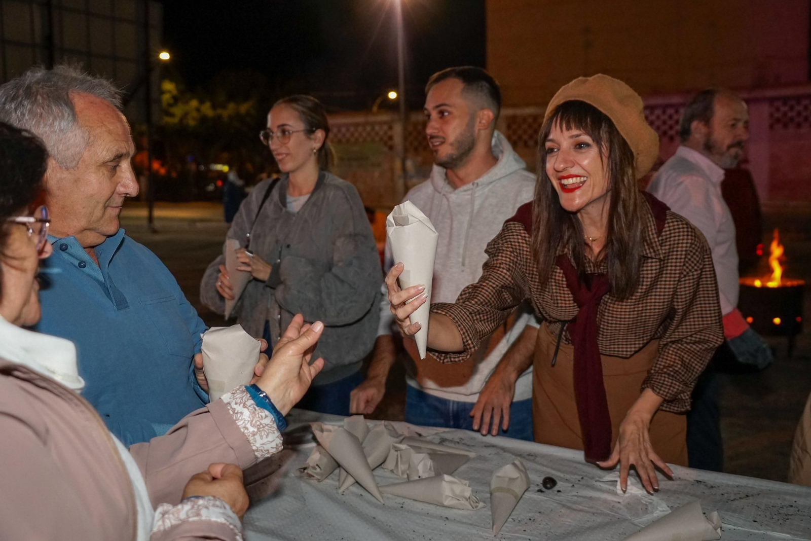 Miles de vecinos se reunieron para celebrar el otoño con la tradicional Gran Castañada de Vícar