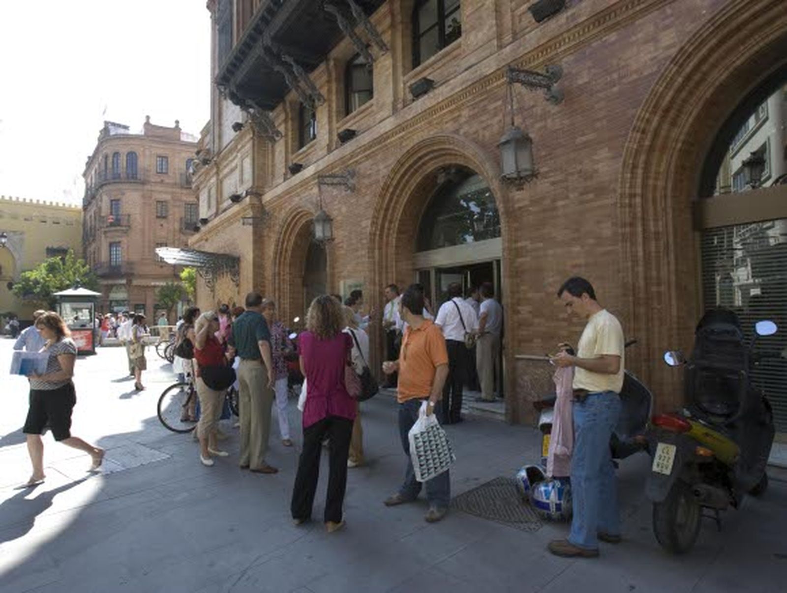 Desalojado el edificio Coliseo por un recalentamiento del transformador