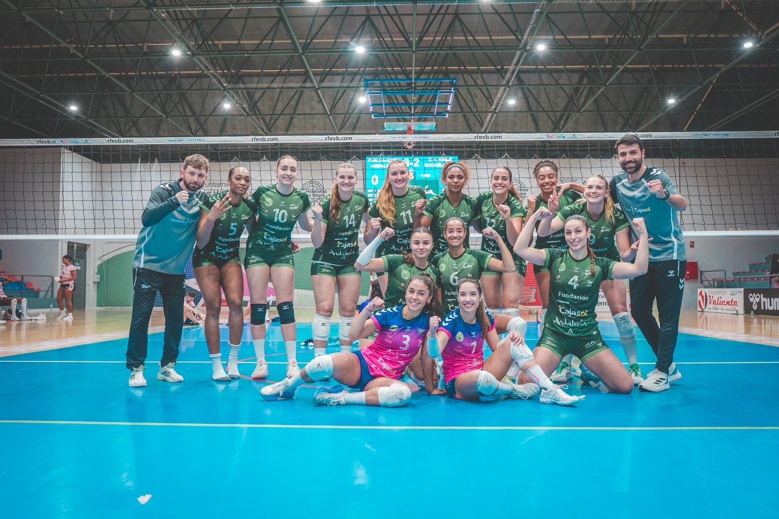 Las nazarenas celebran el triunfo ante el Socuéllamos.