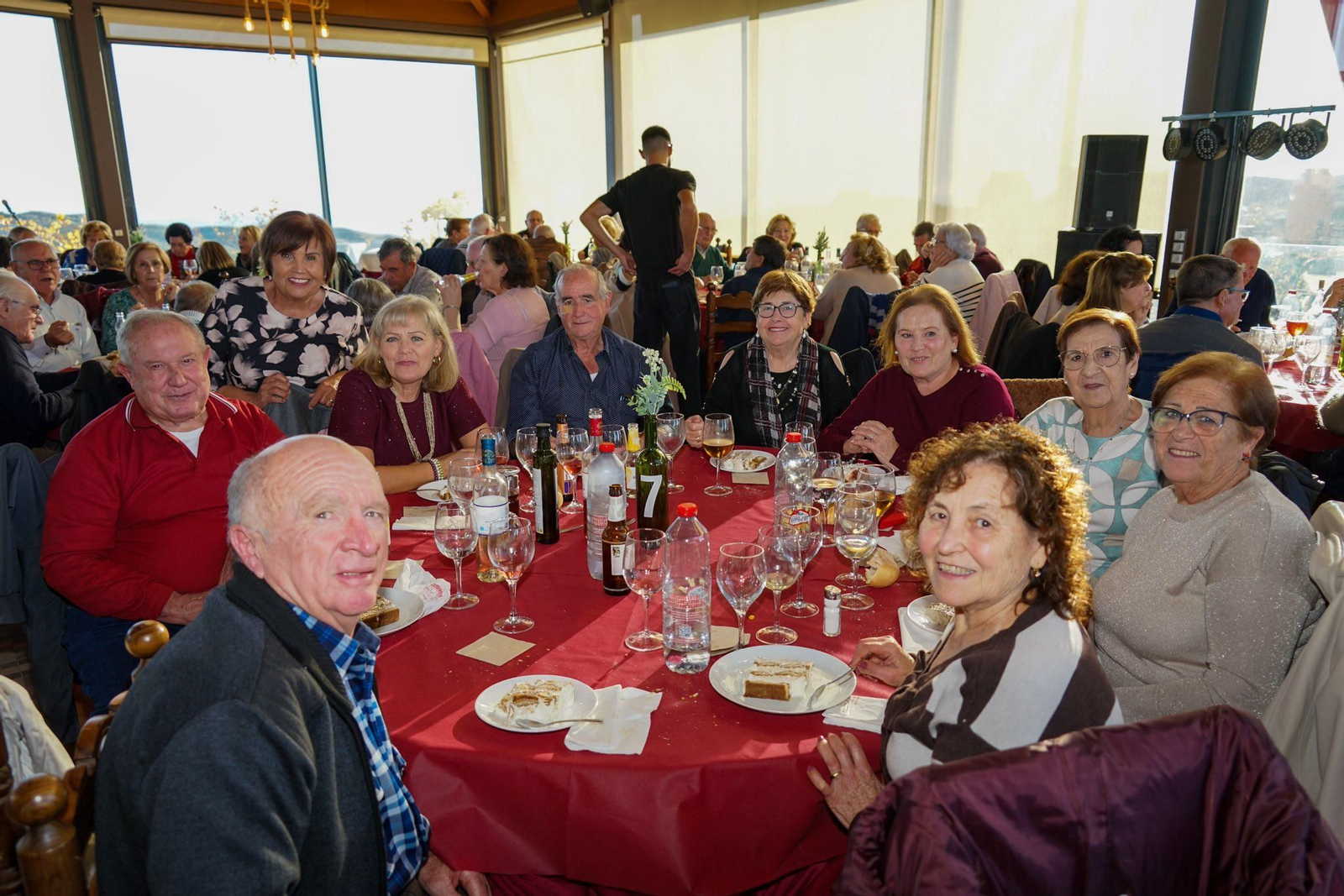 300 mayores de Vícar celebran las fiestas por todo lo alto en la Bodega Cuatro Vientos de Murta