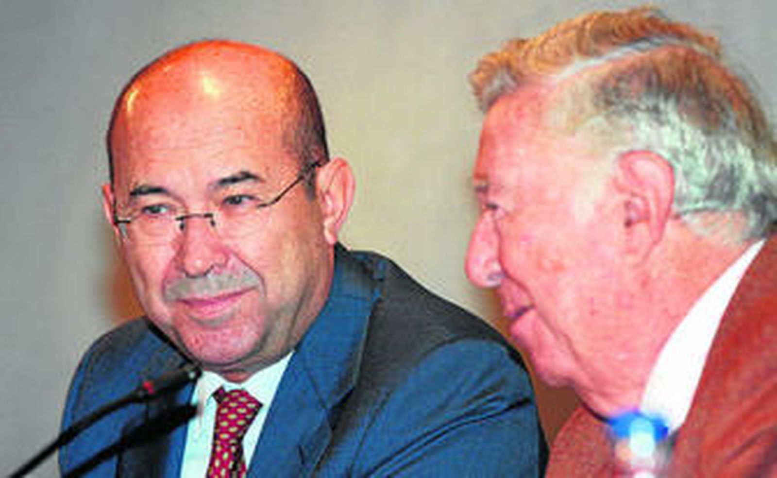 Francisco Ferraro (izquierda), junto a José Luis García Palacios, durante la conferencia de ayer.