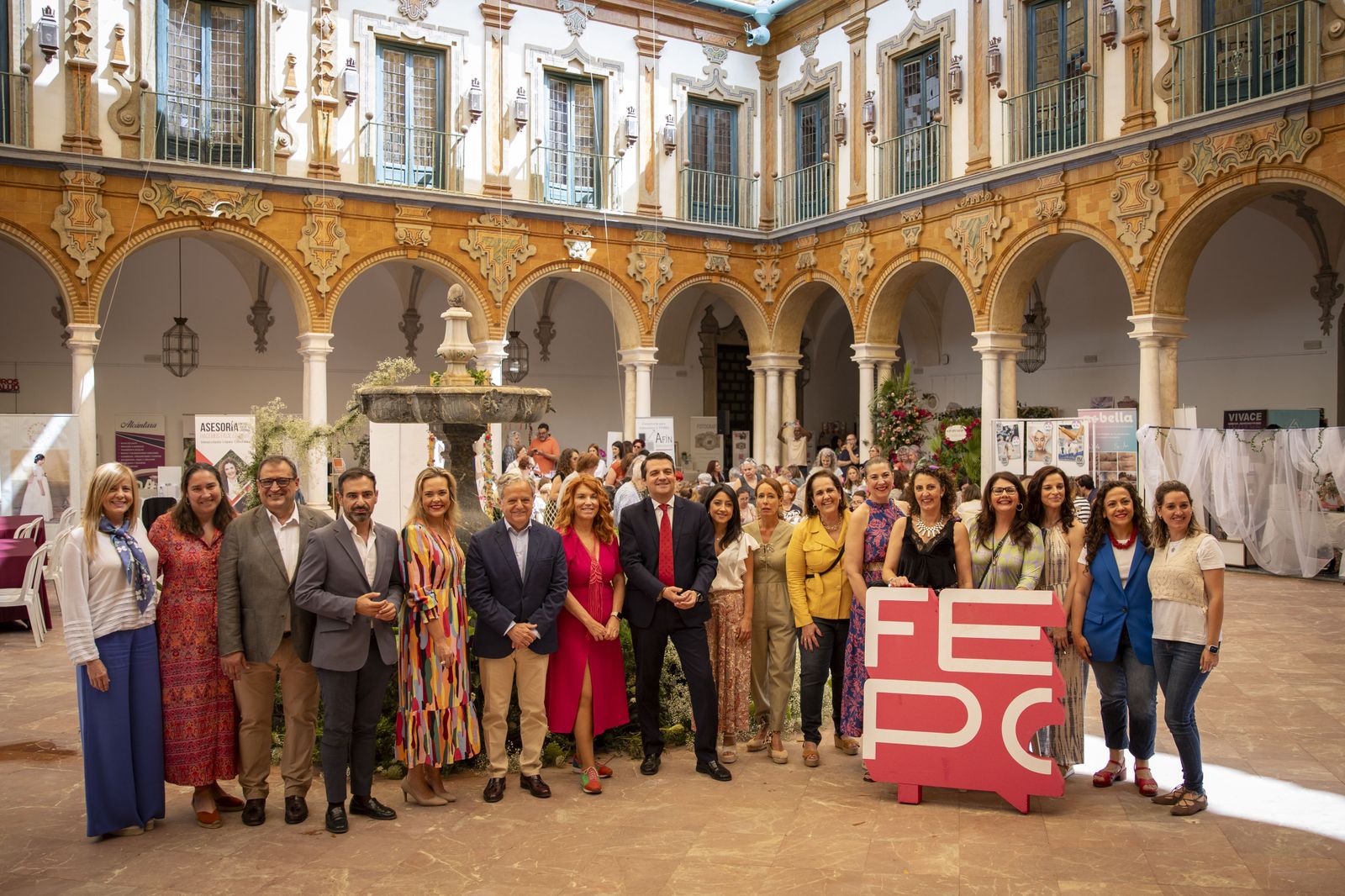 Dirigentes institucionales en la inauguración de la muestra.