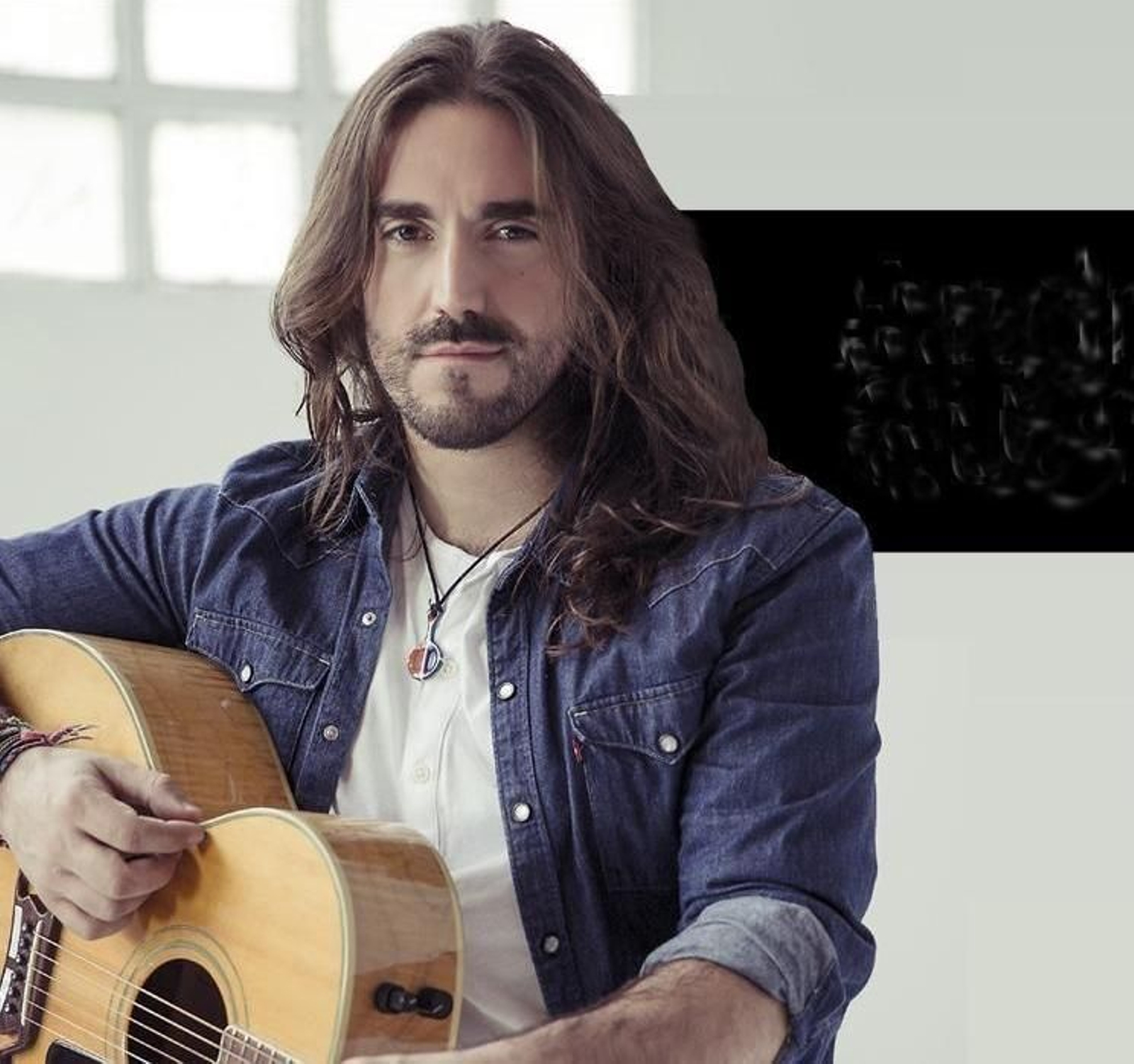 El cantautor Andrés Suárez actúa hoy en Roquetas de Mar.