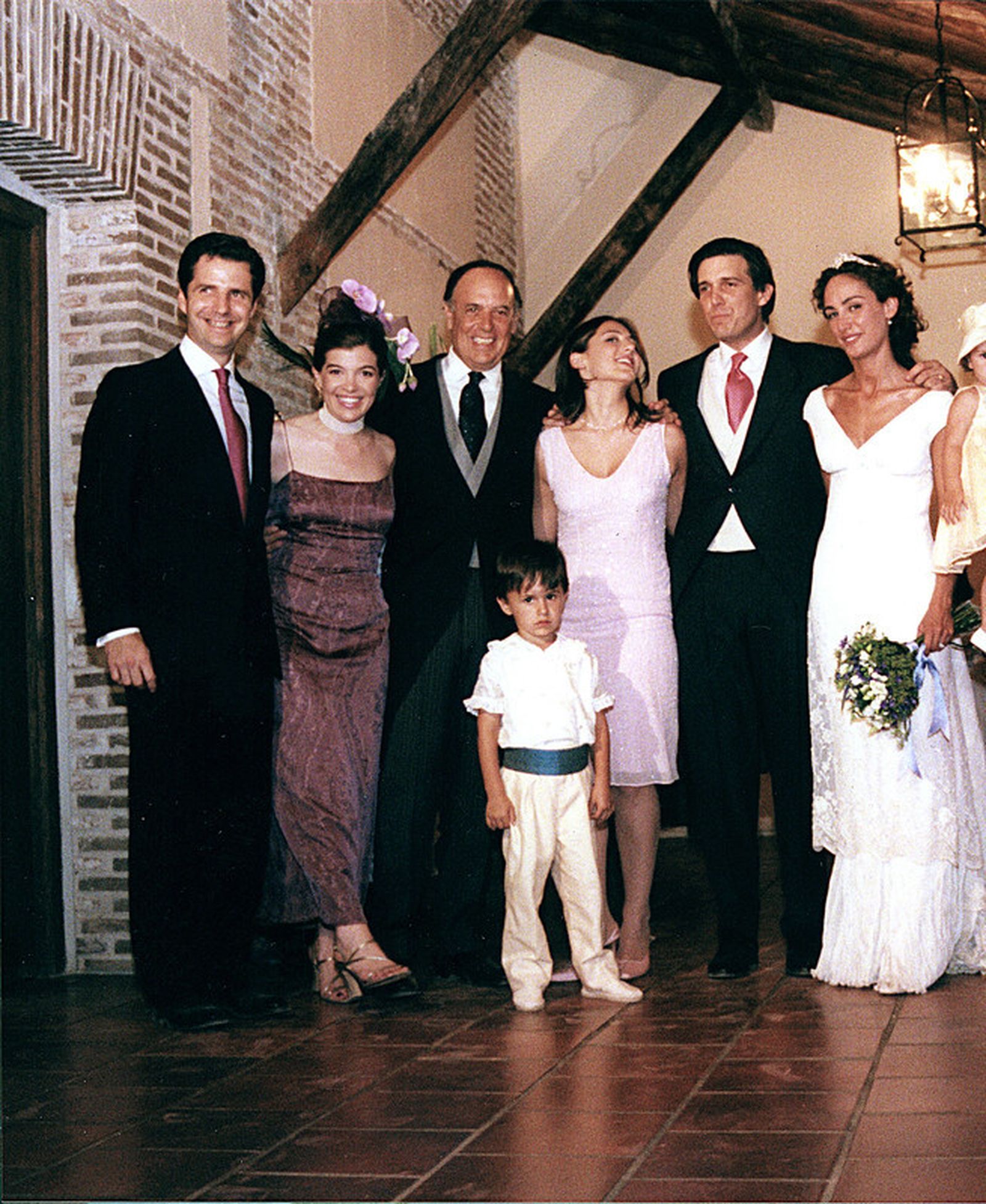 Carlos y Tamara Falcó (centro), en la boda de Manuel con Amparo Corsini.