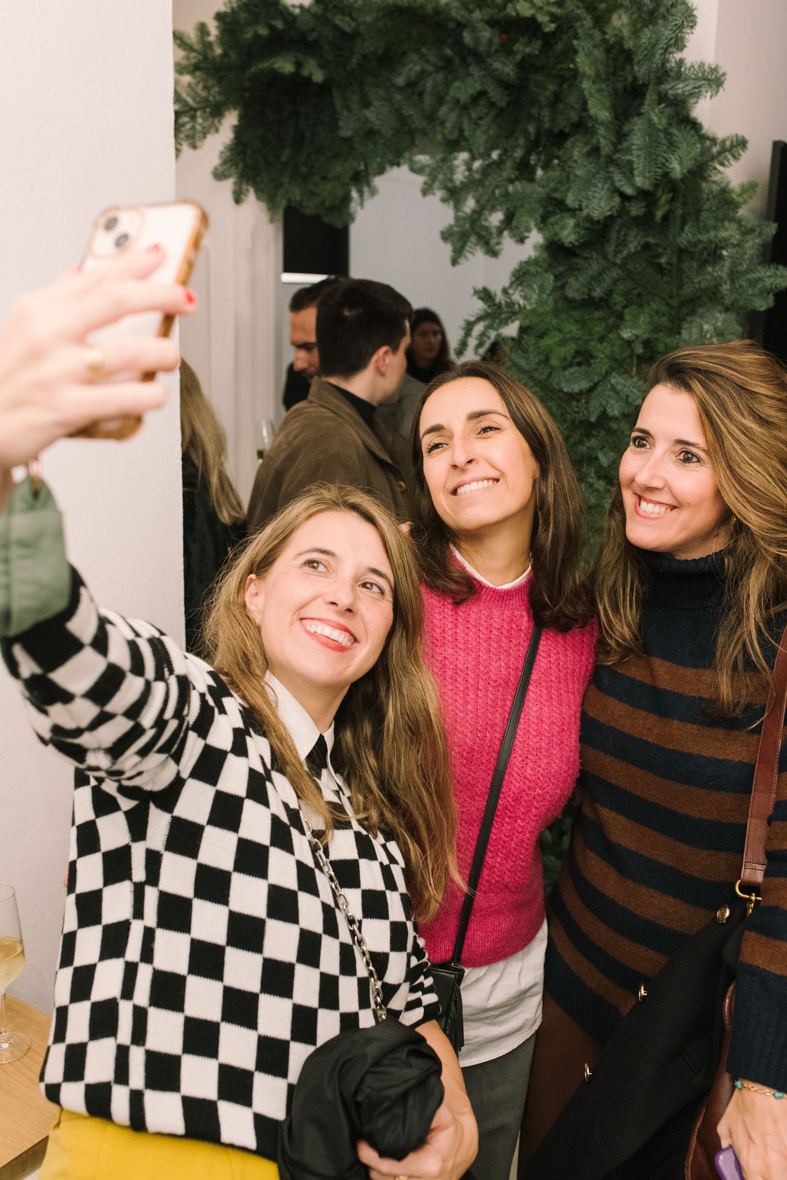 Weddings With Love reúne a artistas, empresarios e influencers en un evento solidario, todas las imágenes