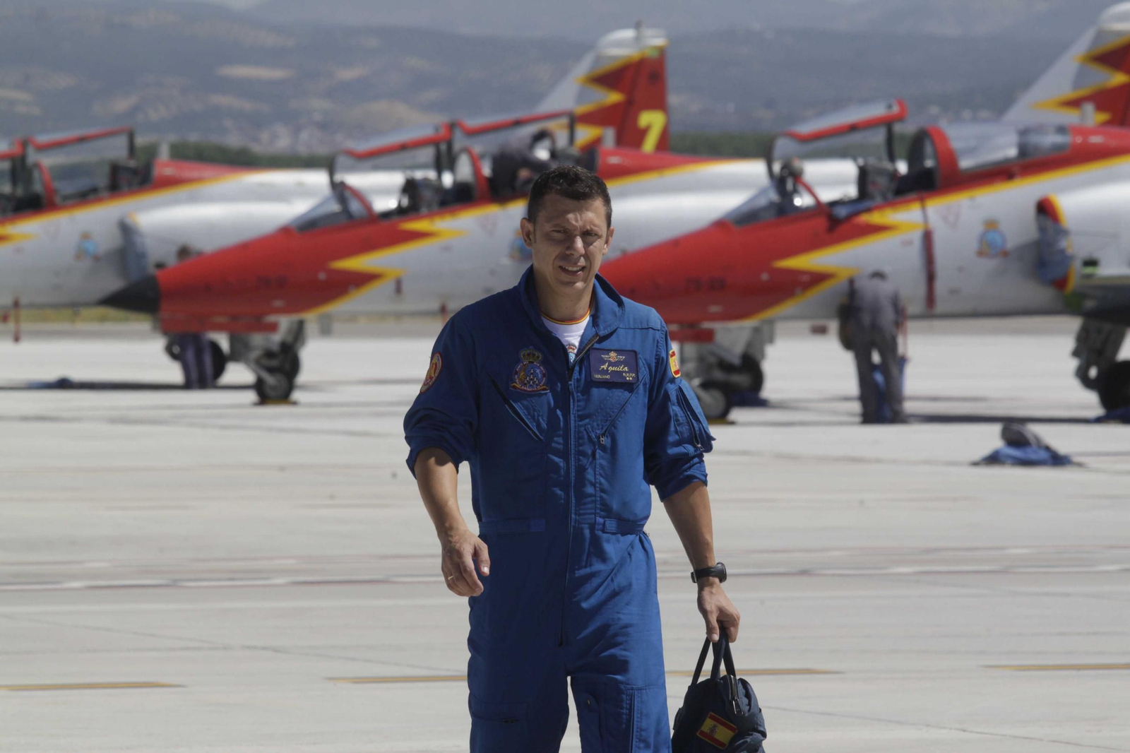 Espectaculares fotos de las acrobacias de la Patrulla Águila: cuatro décadas surcando los cielos