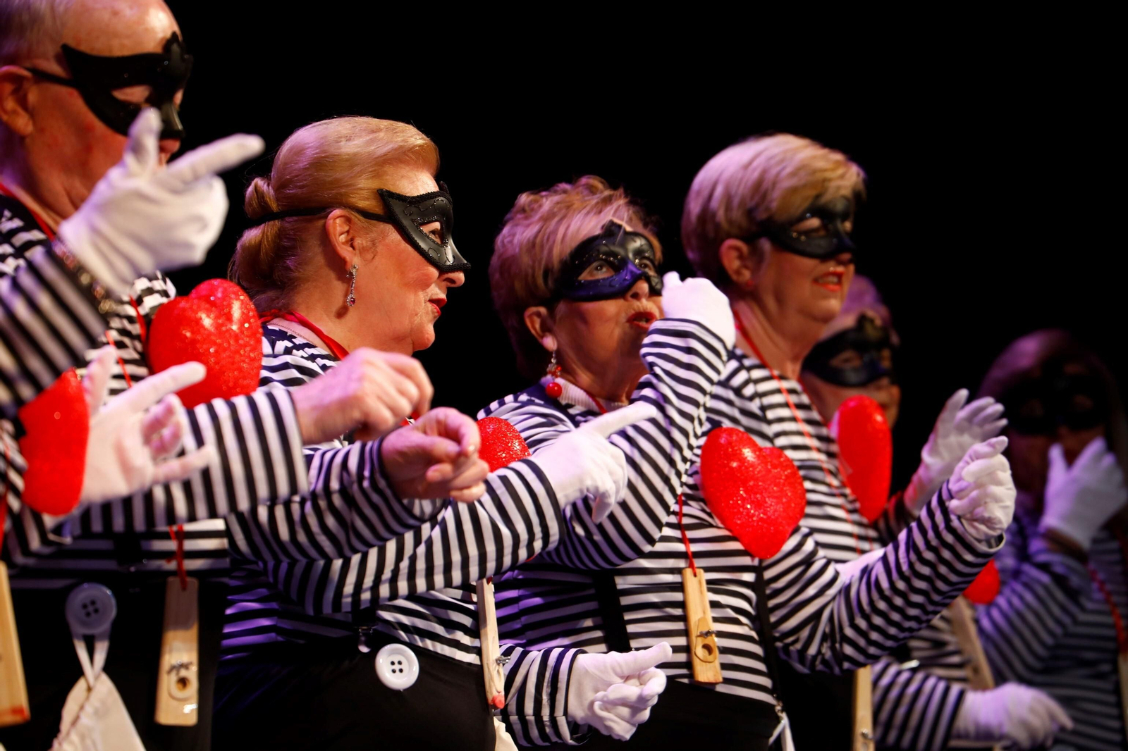 Los mayores de Córdoba celebran el Carnaval, en imágenes