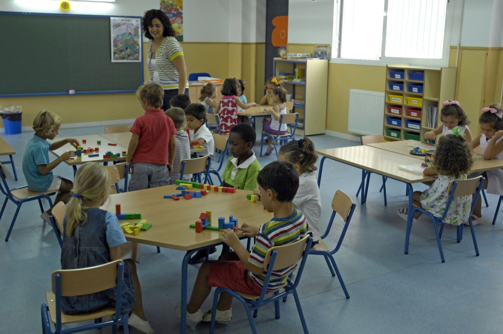 Una docente durante una clase.
