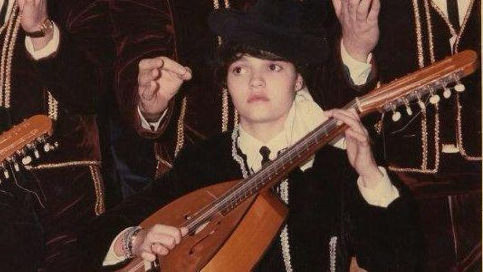 En el coro ‘La posada del mesón’ (1986). En el coro ‘La posada del mesón’ (1986).