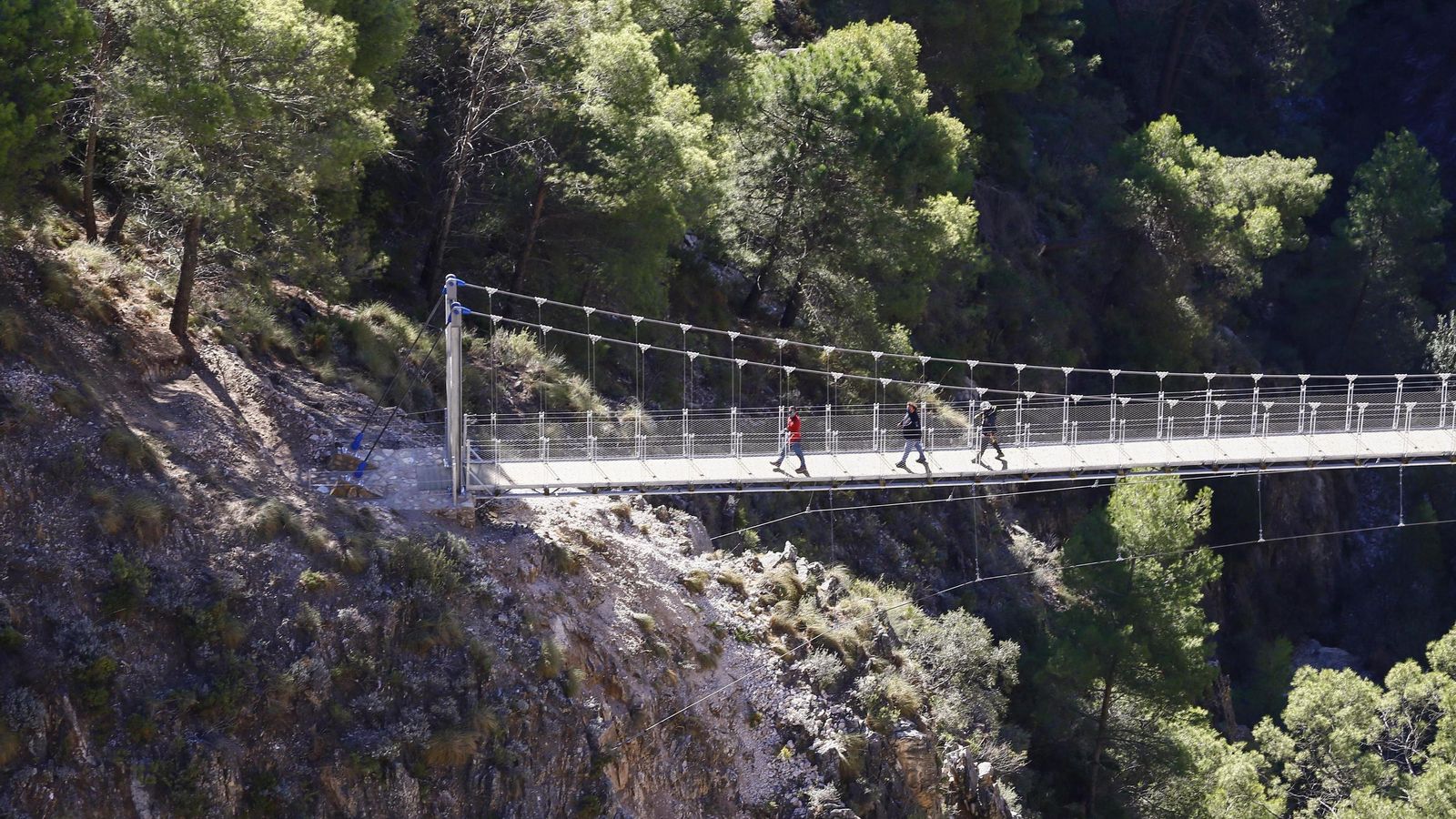 El nuevo puente de El Saltillo facilita el recorrido de la etapa 7 de la Gran Senda. El nuevo puente de El Saltillo facilita el recorrido de la etapa 7 de la Gran Senda.