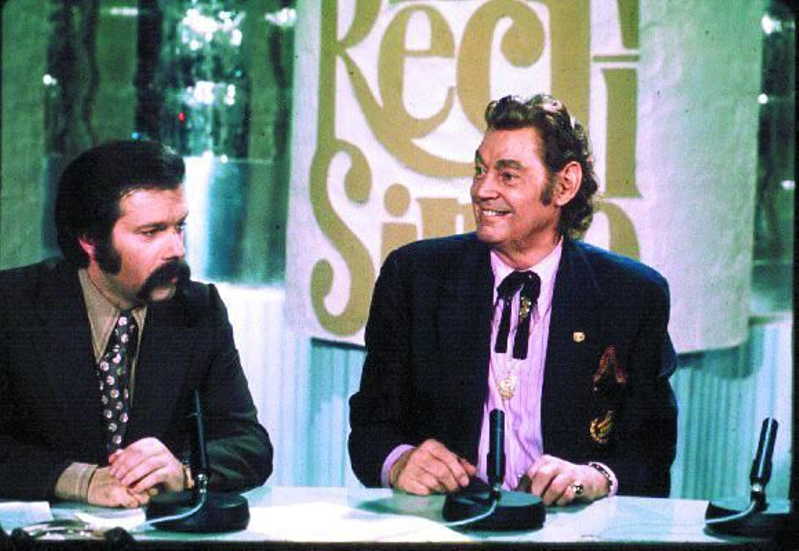 Íñigo en una recordada entrevista en 'Directísimo': con Jonny Weissmuller.