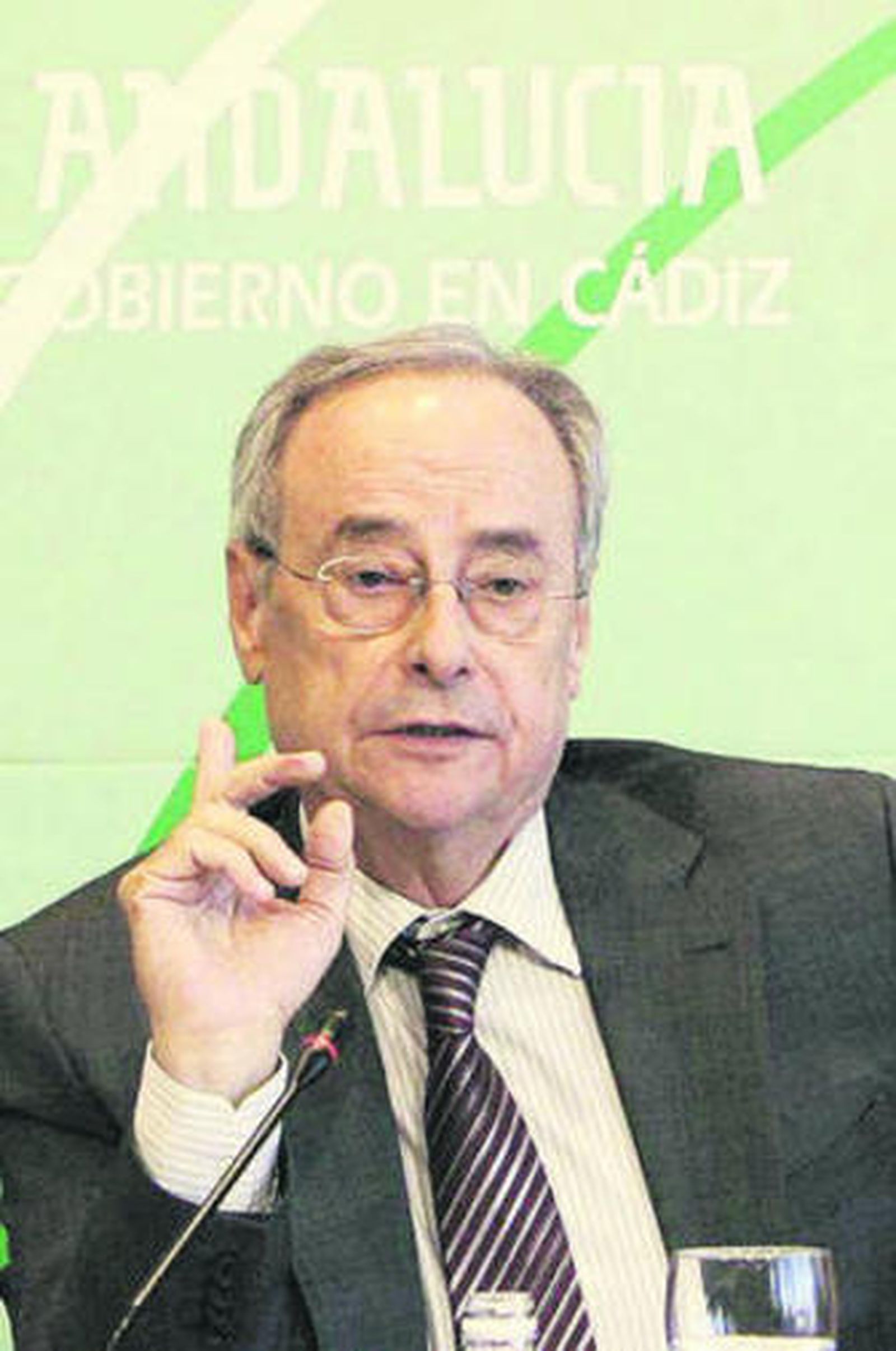 Enrique Martínez Robles.