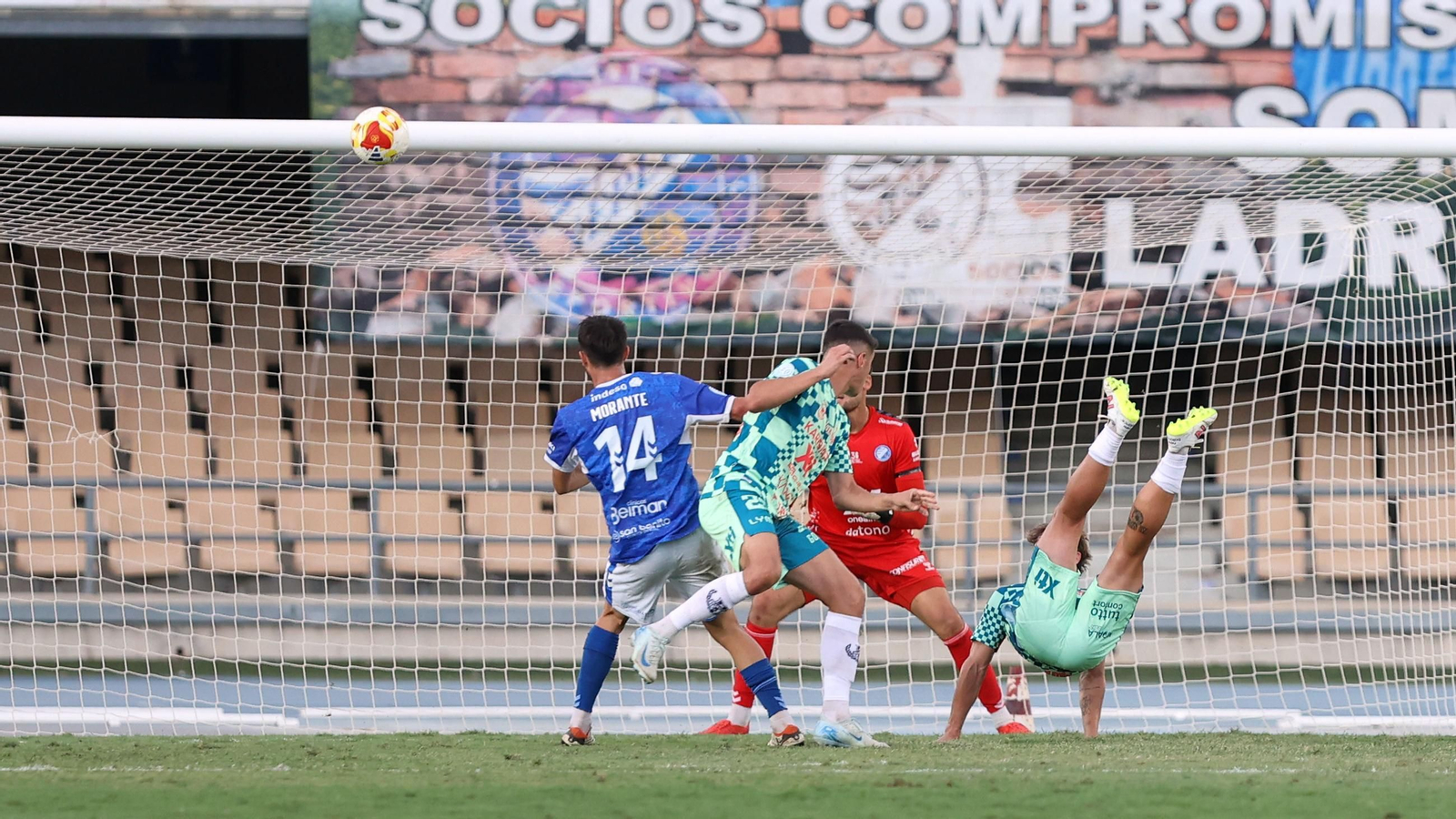 Imágenes del Xerez DFC contra el Yeclano Deportivo en Chapín