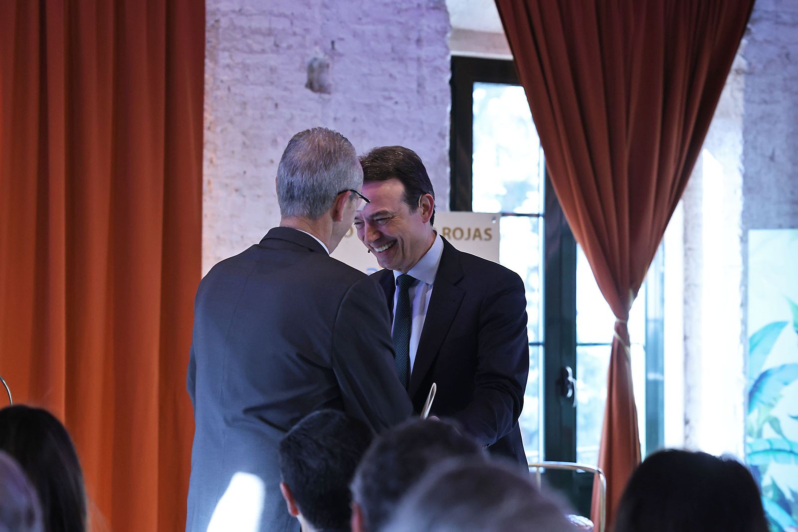 Fotografías del Foro Gerardo Rojas con la intervención de Arturo Gonzalo Aizpiri Consejero Delegado de Enagás