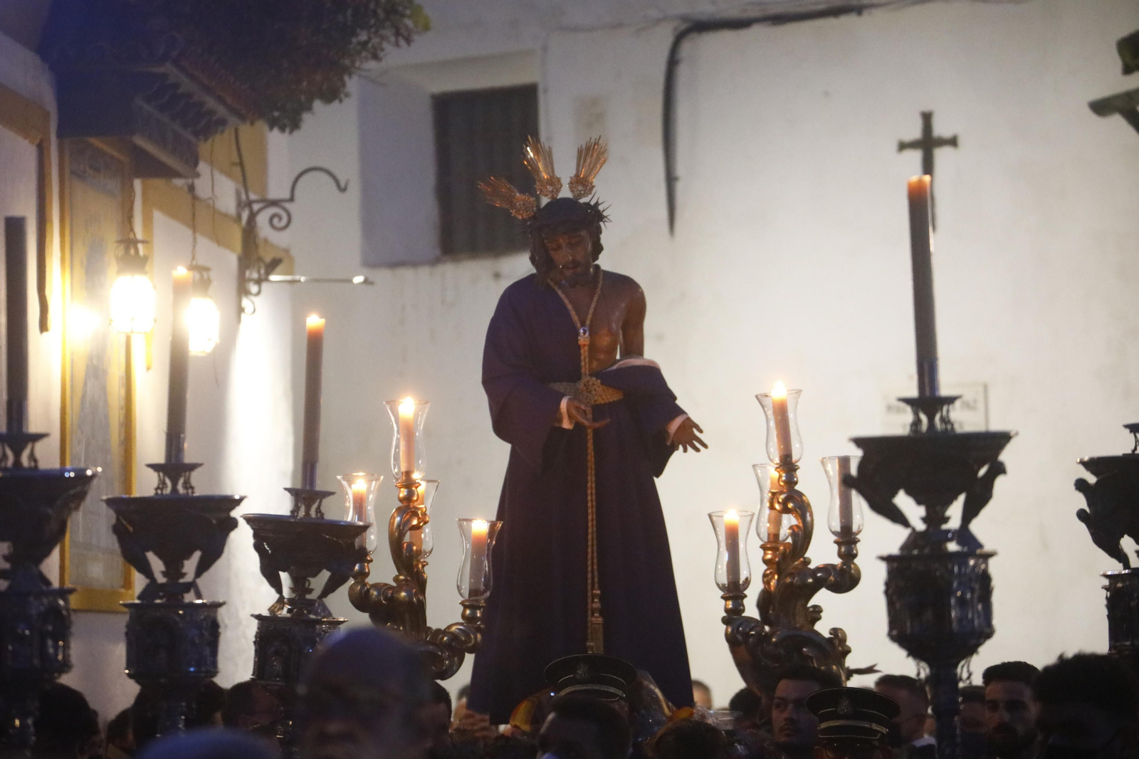 El vía crucis del Señor de la Humildad y Paciencia de Córdoba, en imágenes