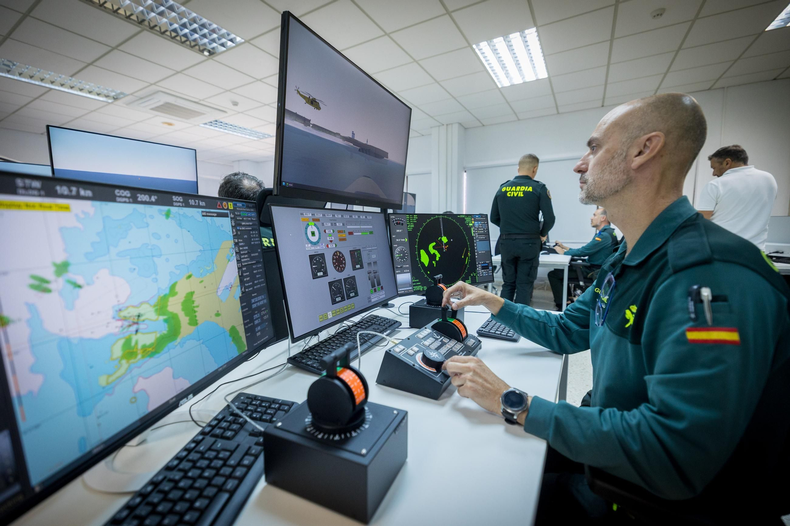 Las imágenes de la visita del Rey a la Guardia Civil de Cádiz