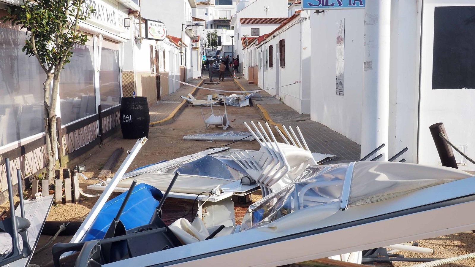 El Rinconcito de Silvia, uno de los restaurantes que se llevó la peor parte de la manga de viento.