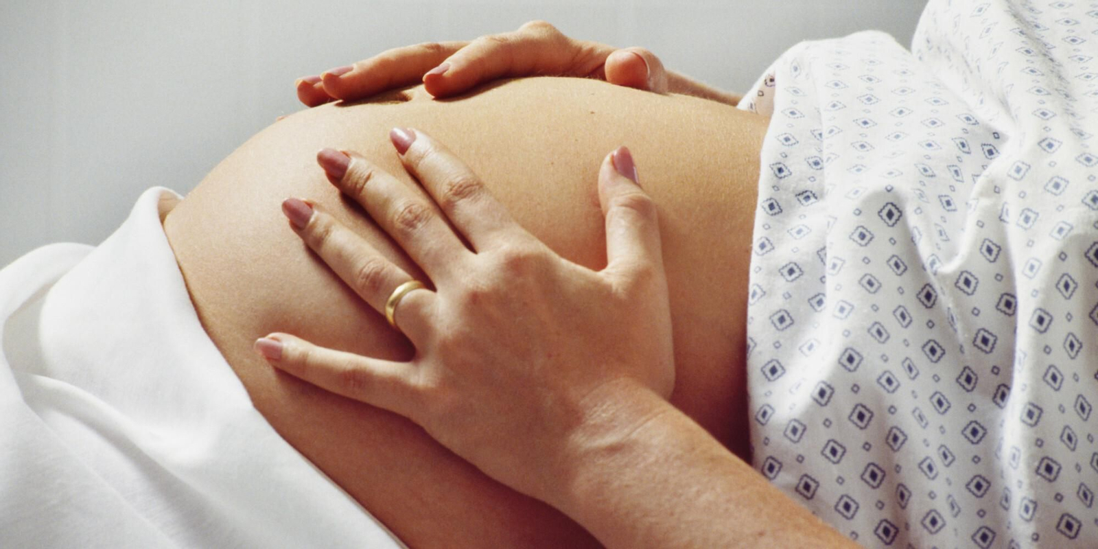 Una mujer embarazada