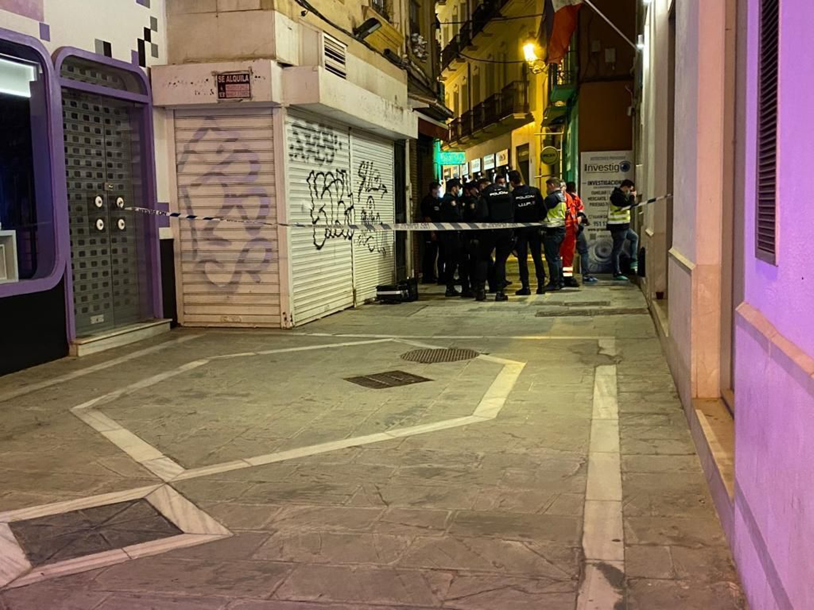 Agentes de la Policía Nacional, en la zona donde se ha producido la agresión.