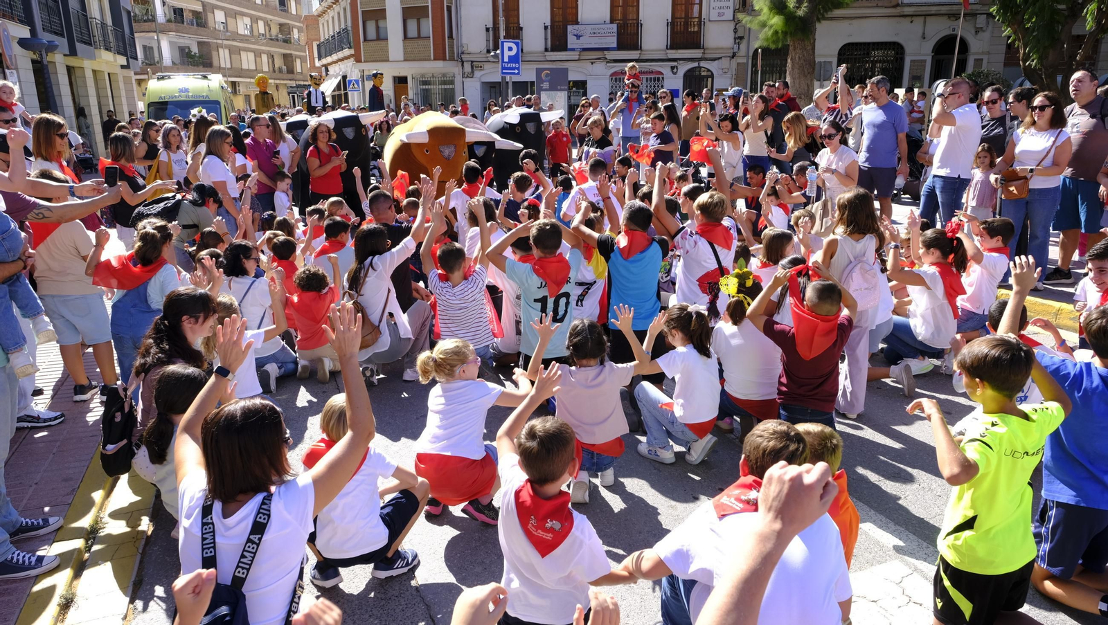 Encierro infantil y gigantes y cabezudos en las Fiestas de Huércal Overa, en imágenes