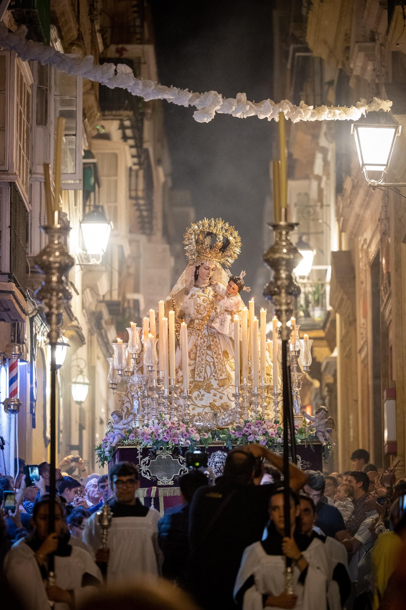 Imágenes de la primera salida de la Virgen del Rosario