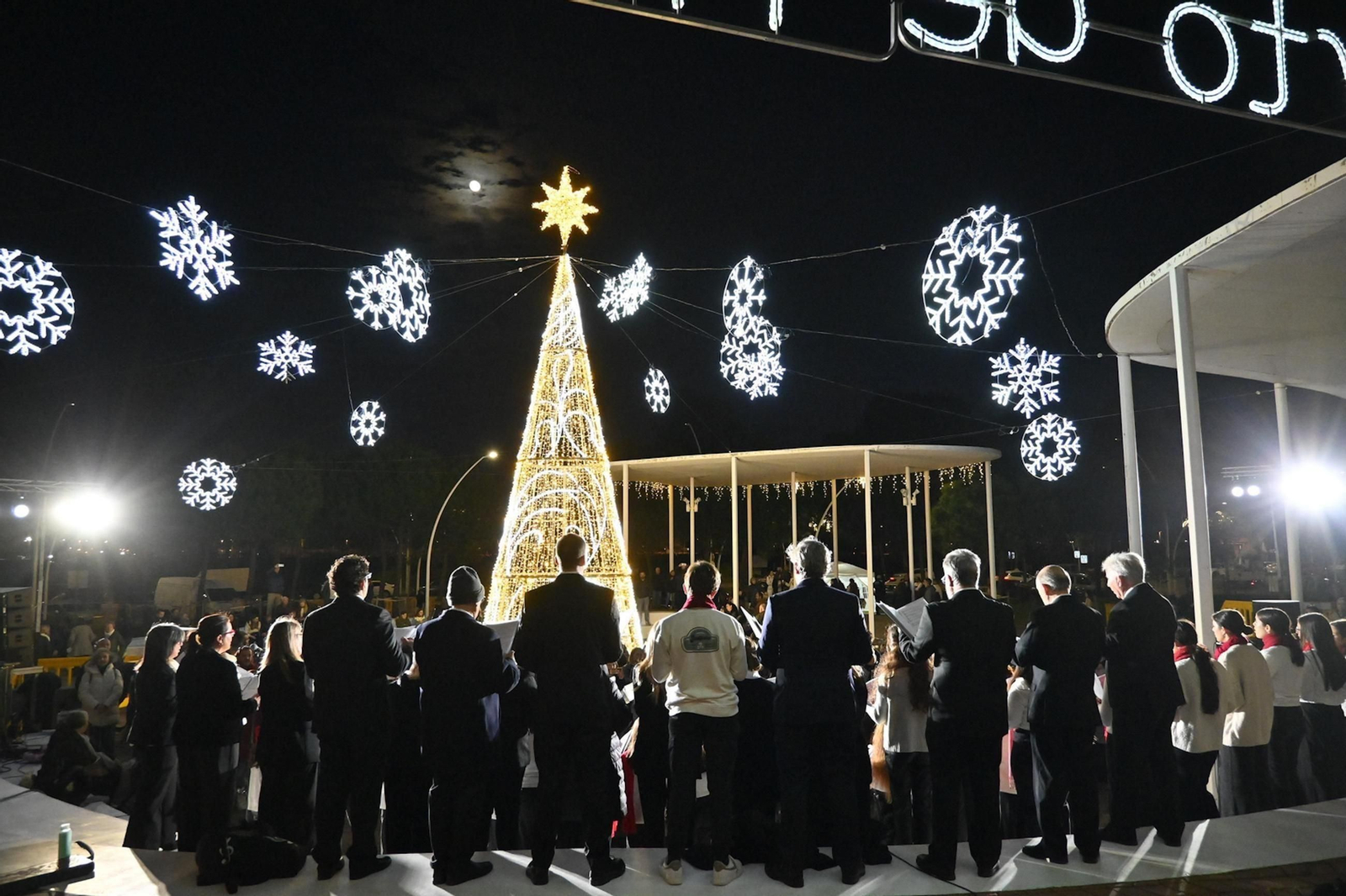 Un momento del acto de encendido del alumbrado, celebrado el pasado miércoles. Casi medio millón de luces alumbran cinco kilómetros de frente portuario.