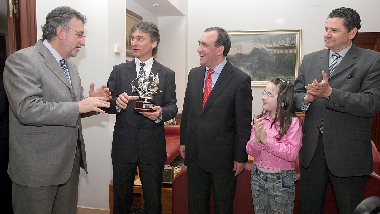 Recepción en la Diputación Provincial a los representantes de Viganella (Italia), por parte de José Cejudo, presidente de la Diputación Provincial en aquel momento.