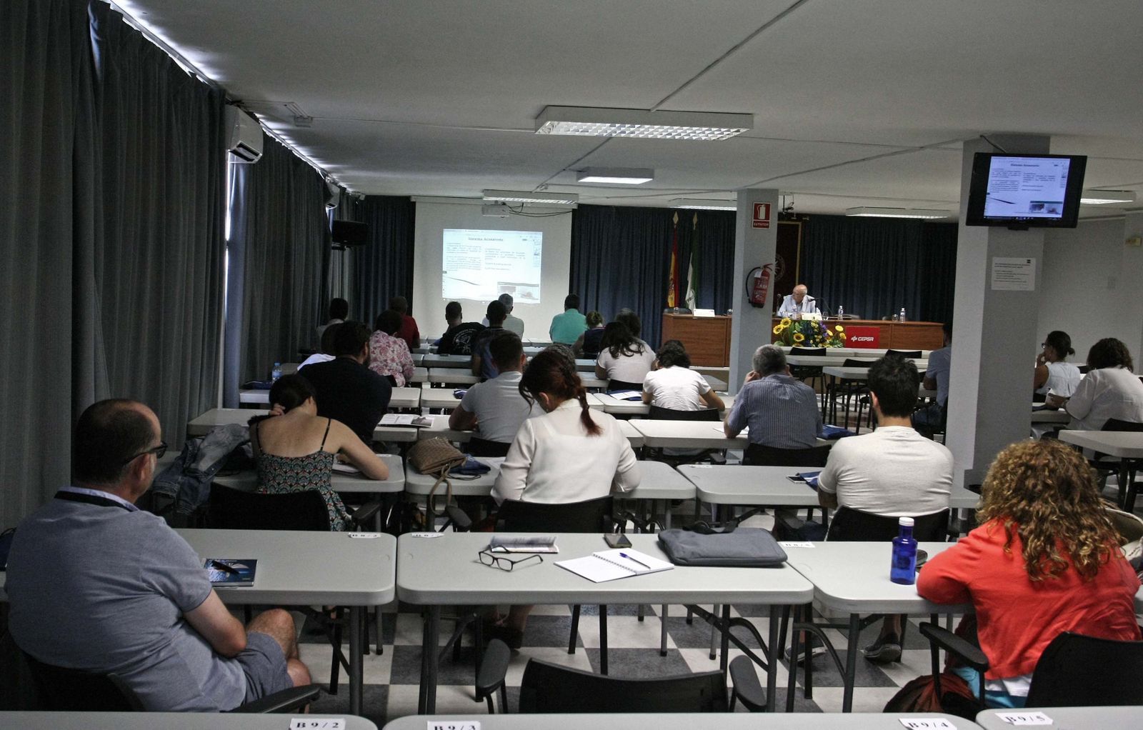 El curso de verano de la UNED, ayer en el salón de actos del centro asociado.