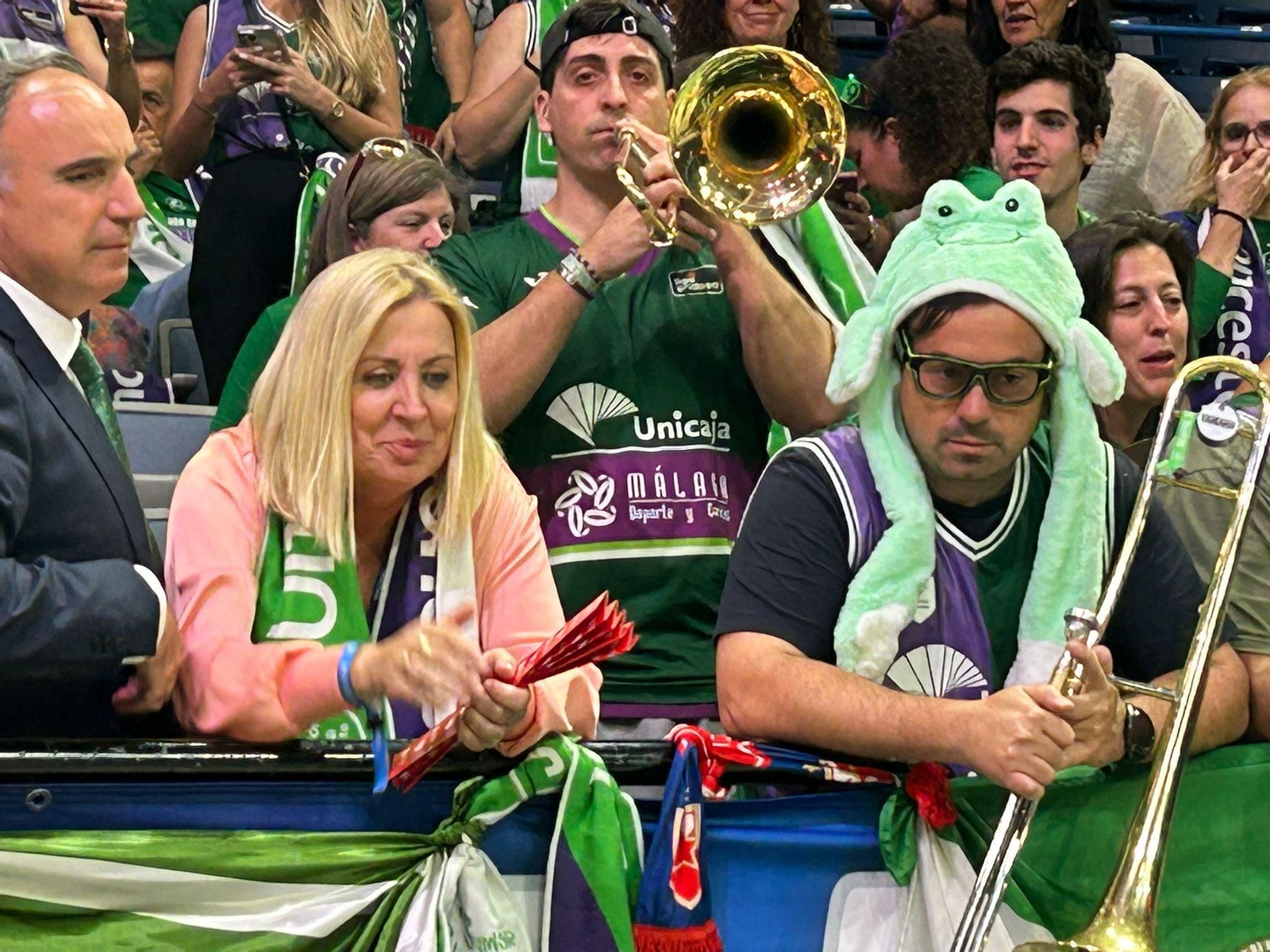 Búscate en las gradas en el Lenovo Tenerife - Unicaja de la final de la BCL