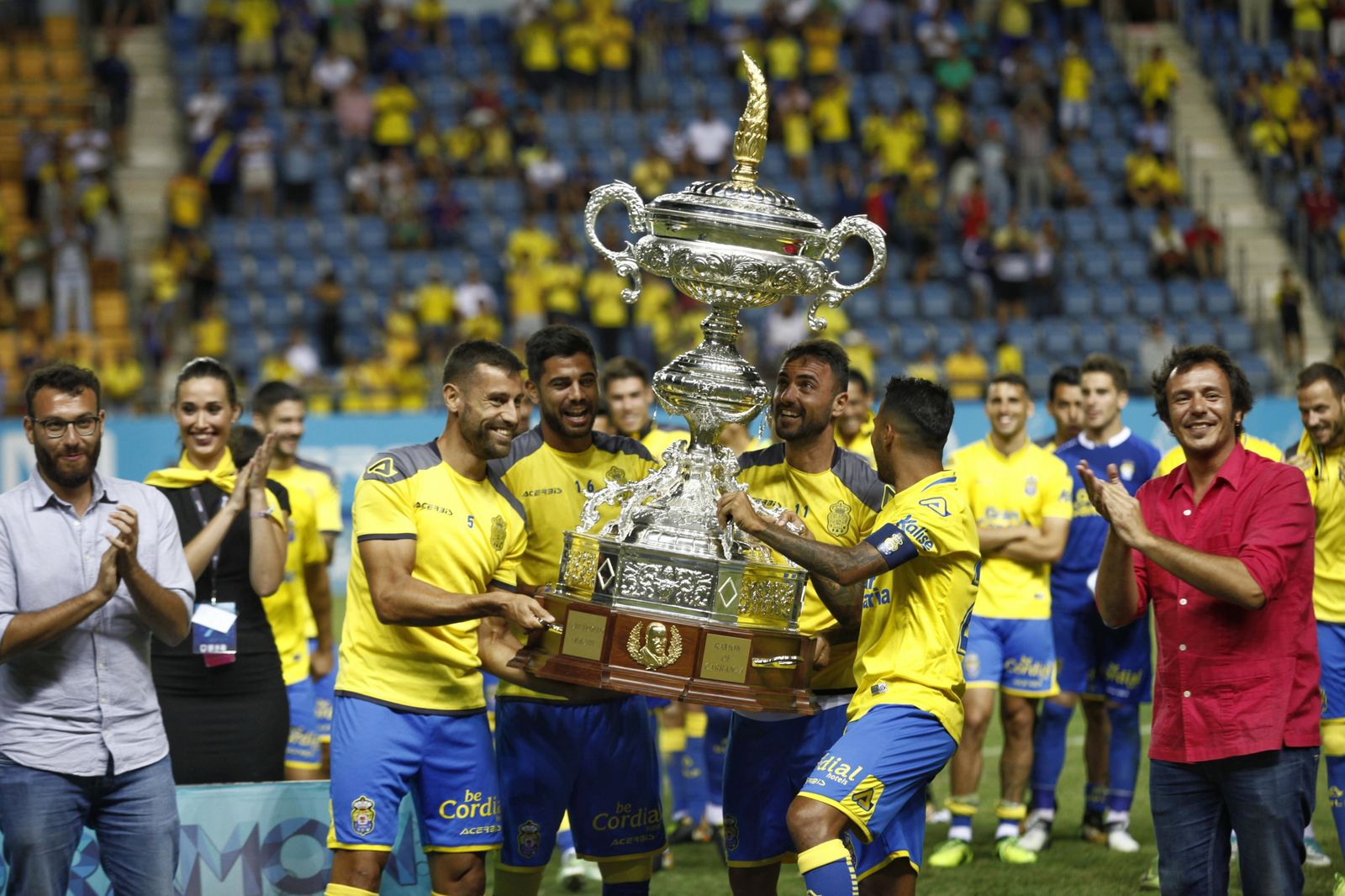 Las imágenes del Málaga-Las Palmas del Trofeo Carranza