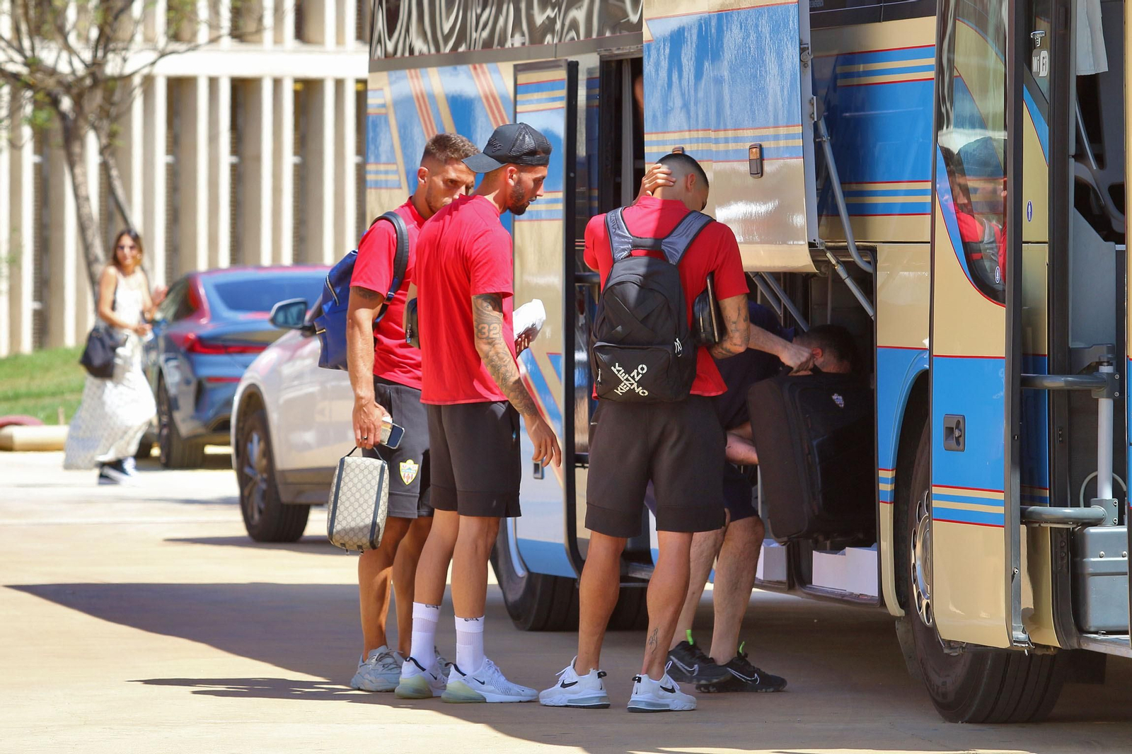 Fotogalería de la salida del Almería hacia Leganés