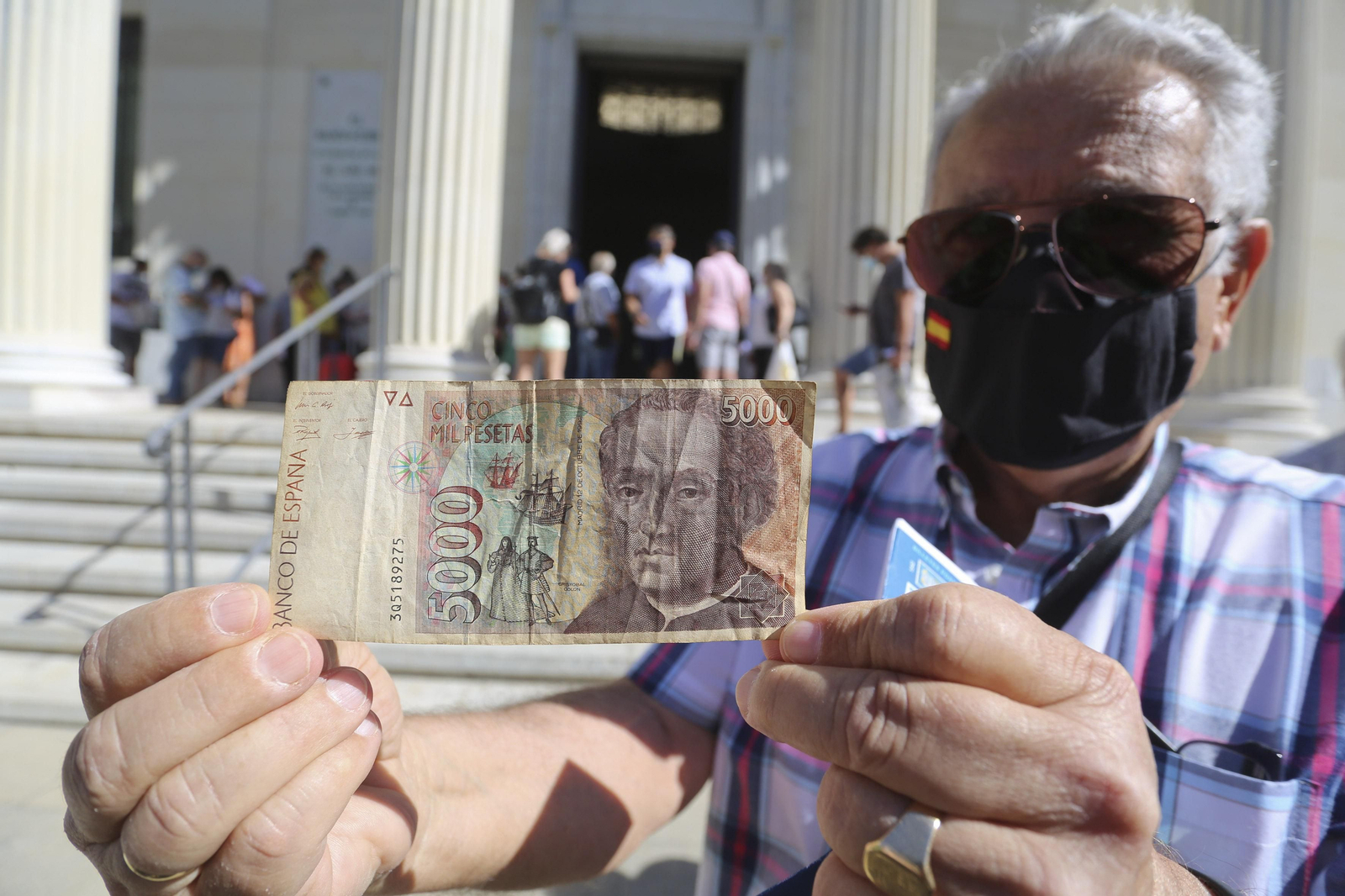 El último día de vida de las pesetas, en fotos