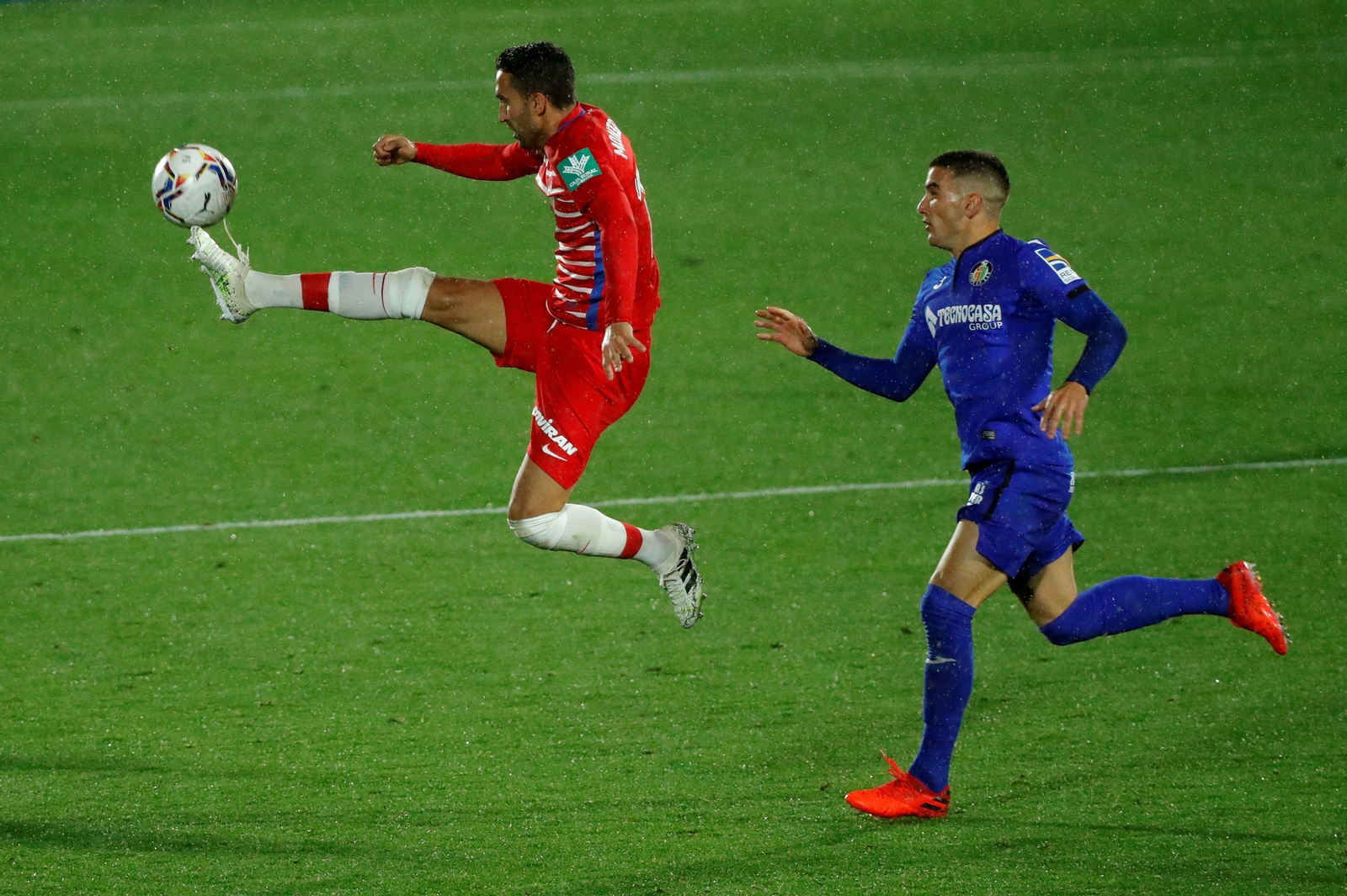 Montoro controla el balón con calidad