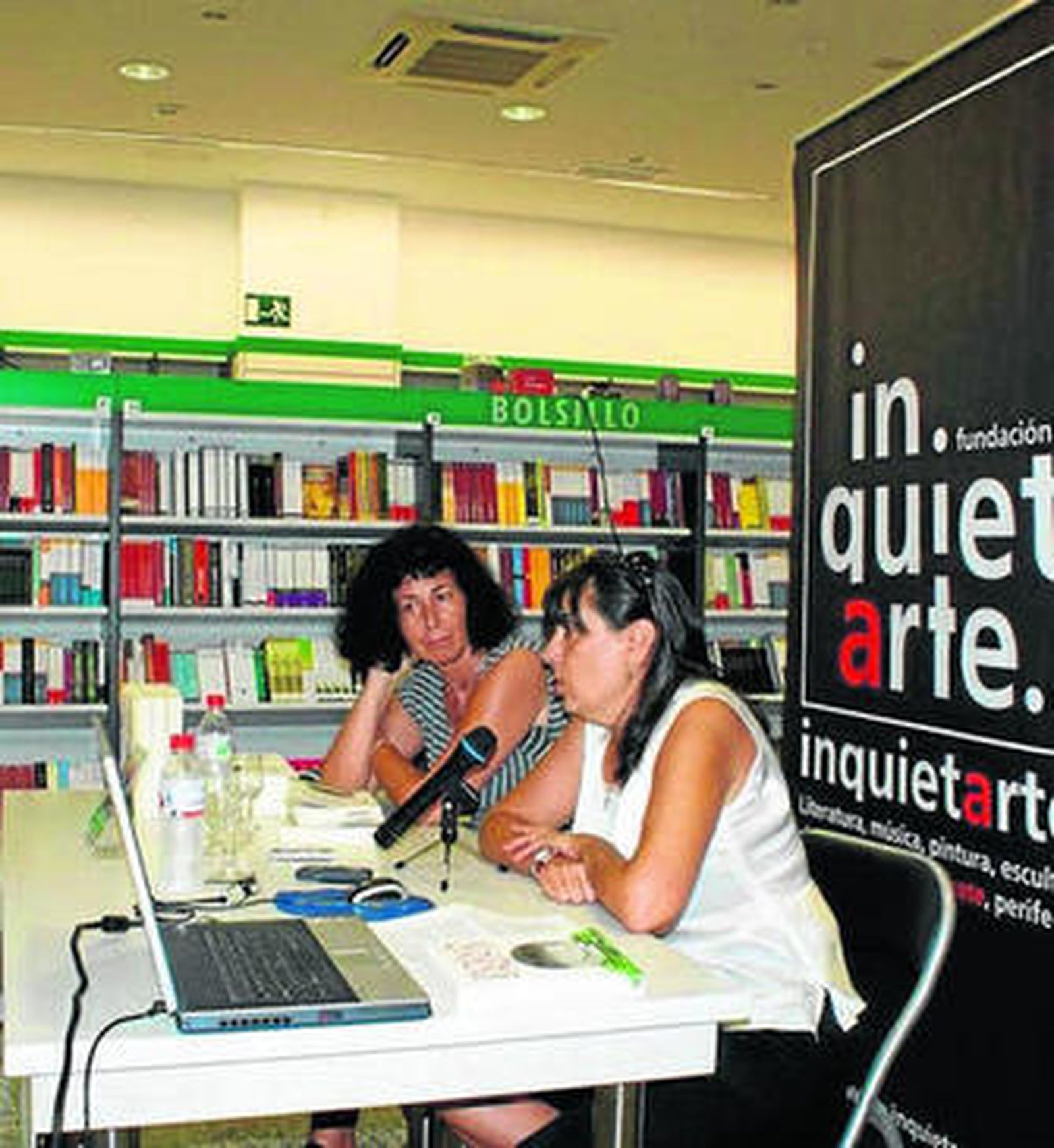 Nieves Concostrina junto a Isabel Giménez Caro.