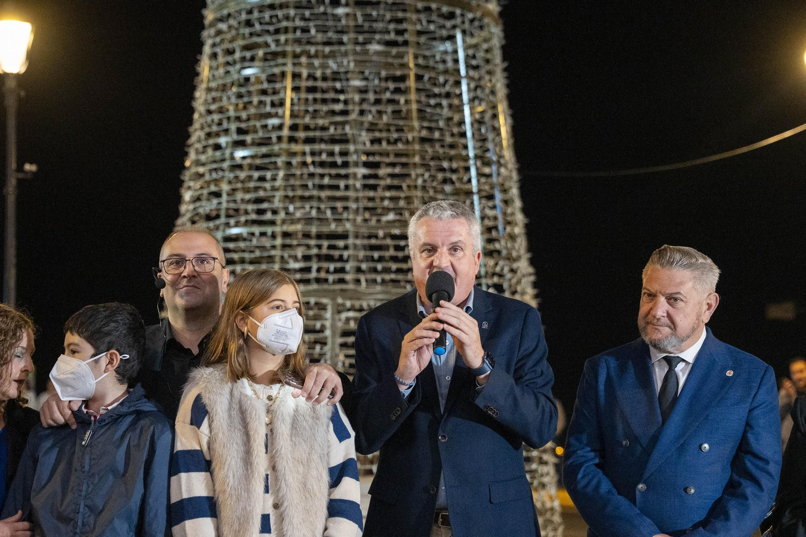 El encendido del alumbrado navideño del Hospital Universitario Torrecárdenas, en imágenes