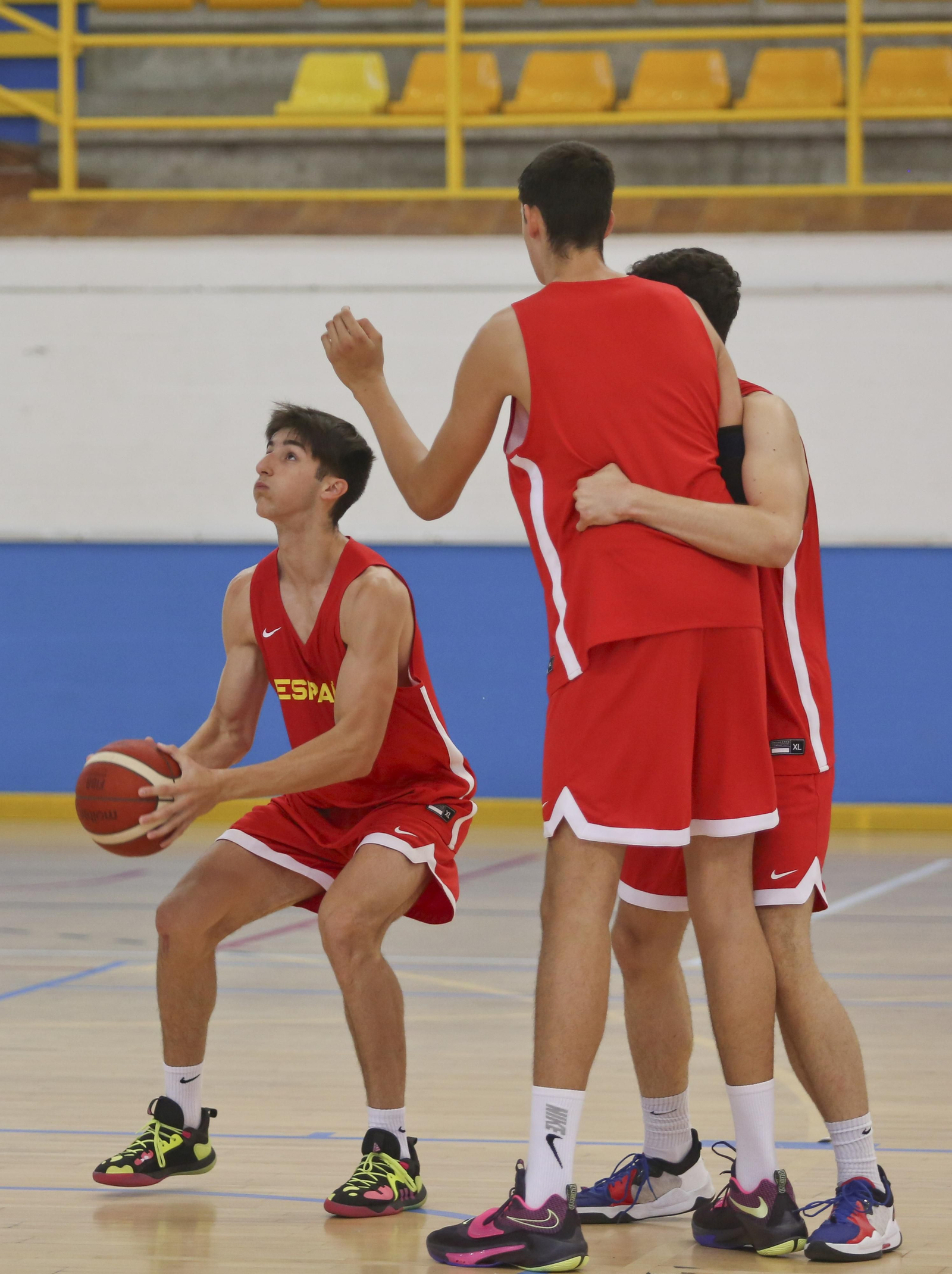 Las fotos de España sub 17 en Fuengirola