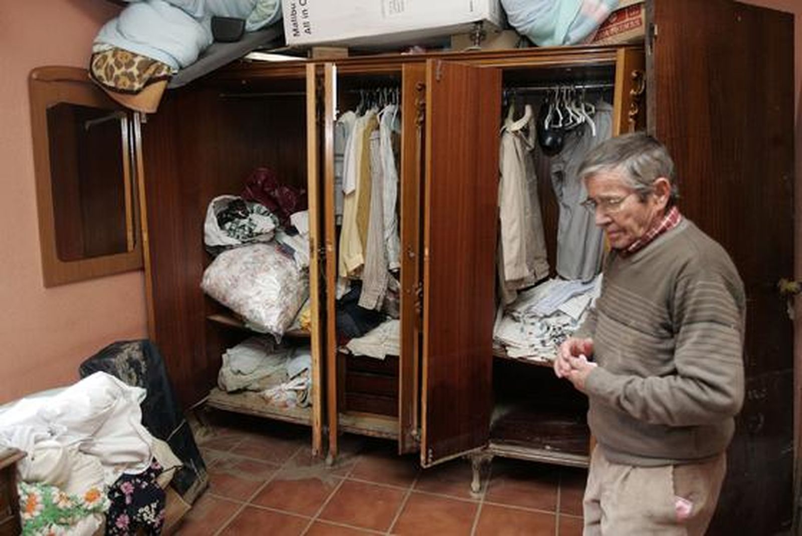 Los afectados por las inundaciones realizan trabajos de limpieza de agua y lodo acumulado.

Foto: Óscar Barrionuevo