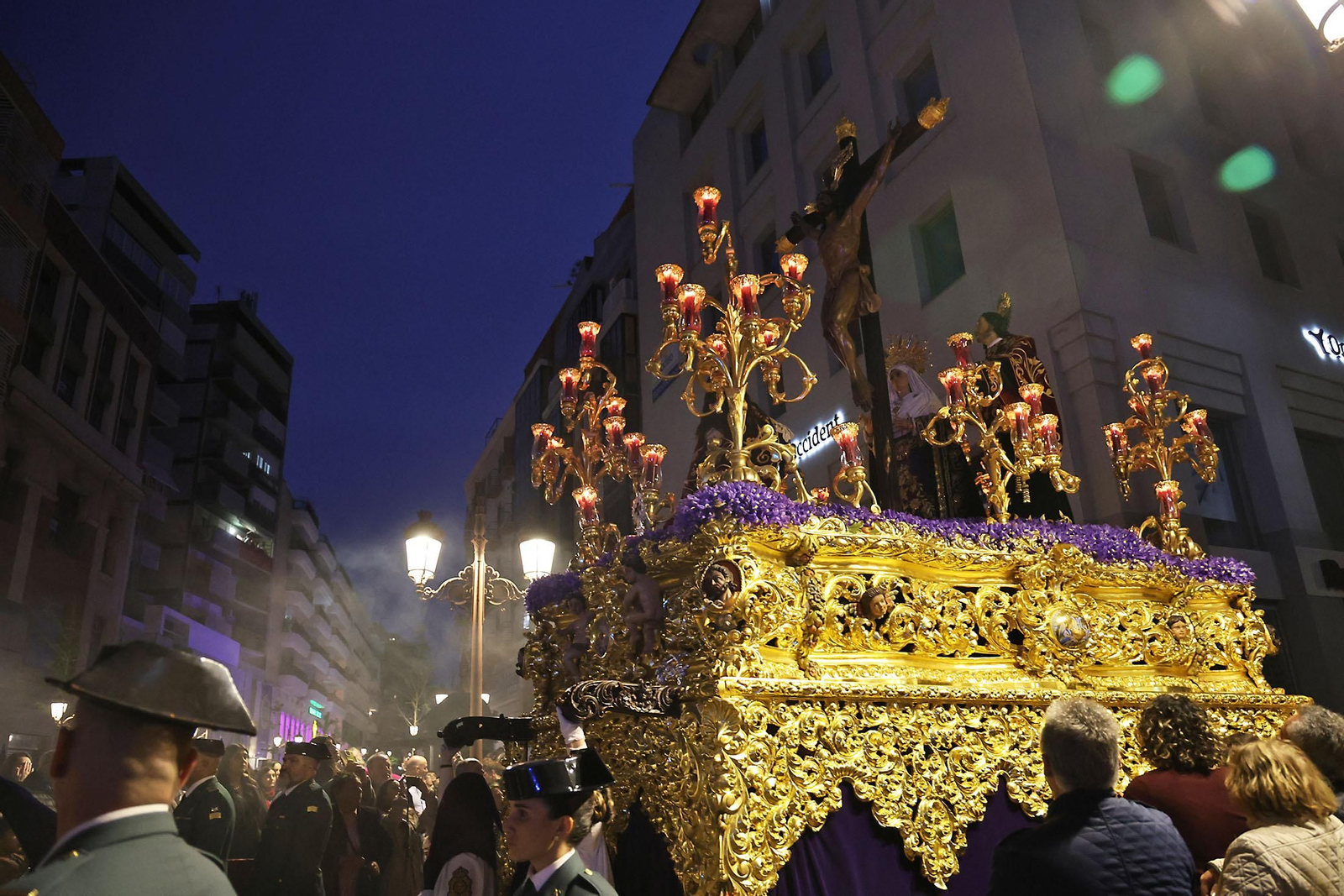 Miércoles Santo: La Hermandad de La Esperanza por las calles de Huelva