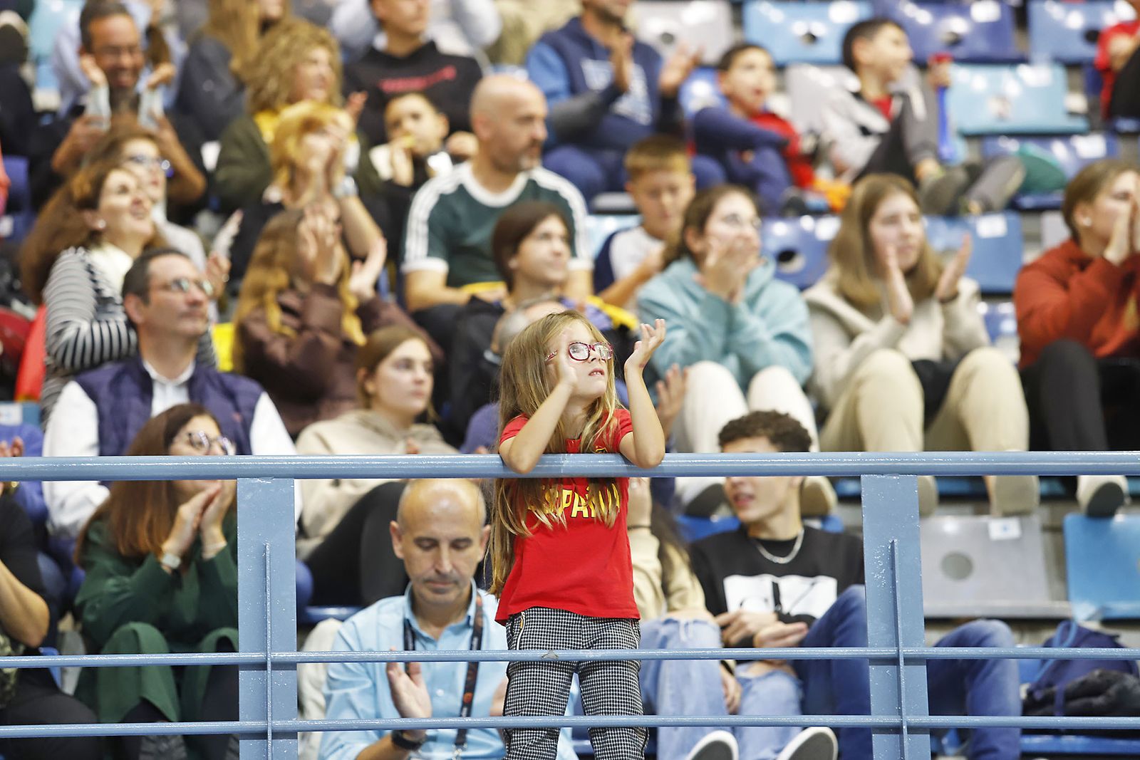 Ambiente en las gradas en el partido de la selección Española femenina de baloncesto contra Islnadia