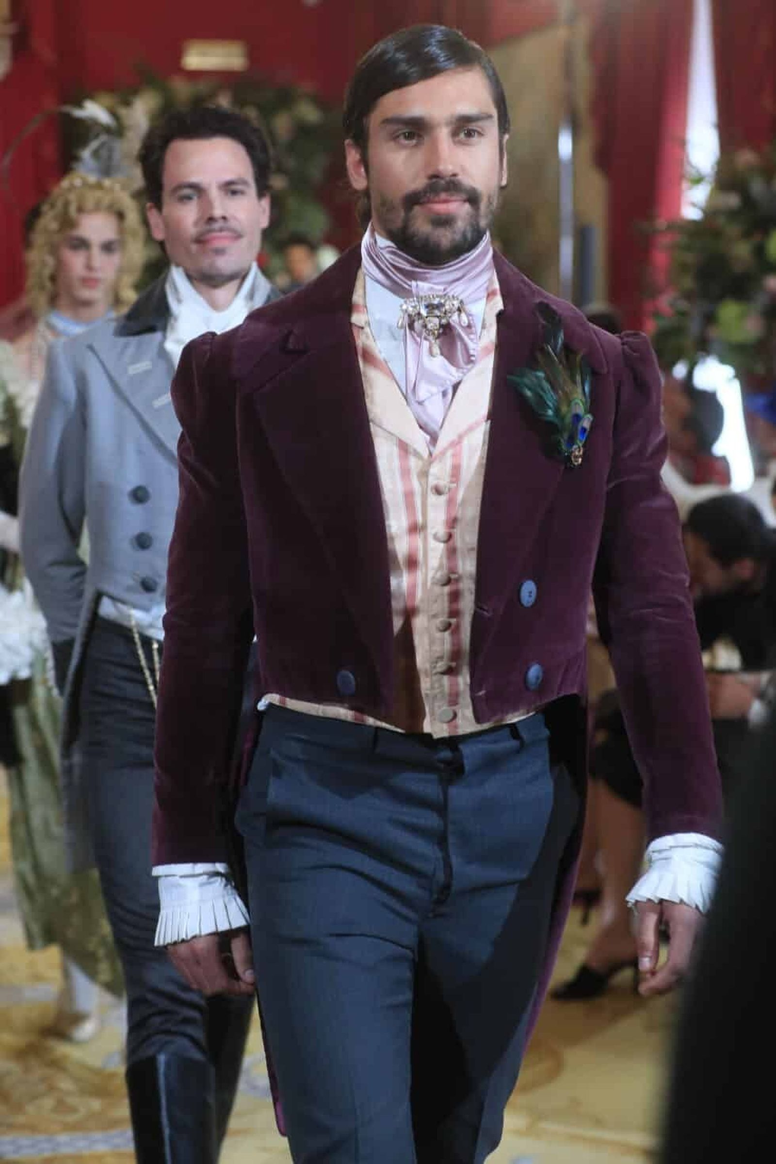 Momento del desfile en el Teatro Real en el que han participado 'influencers', modelos, diseñadores y demás famosos.