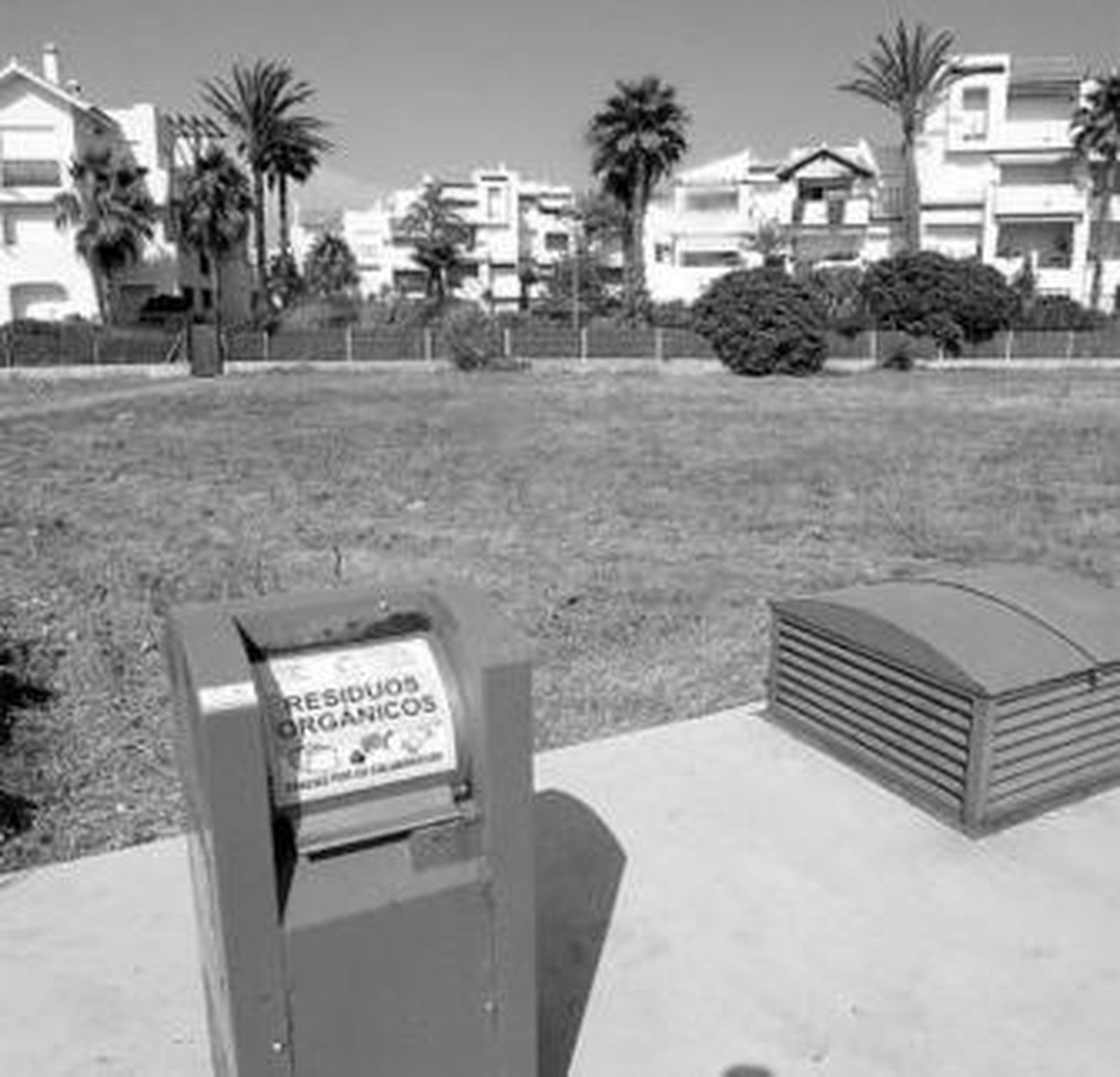 Un contenedor para la recogida neumática en Costa Ballena.