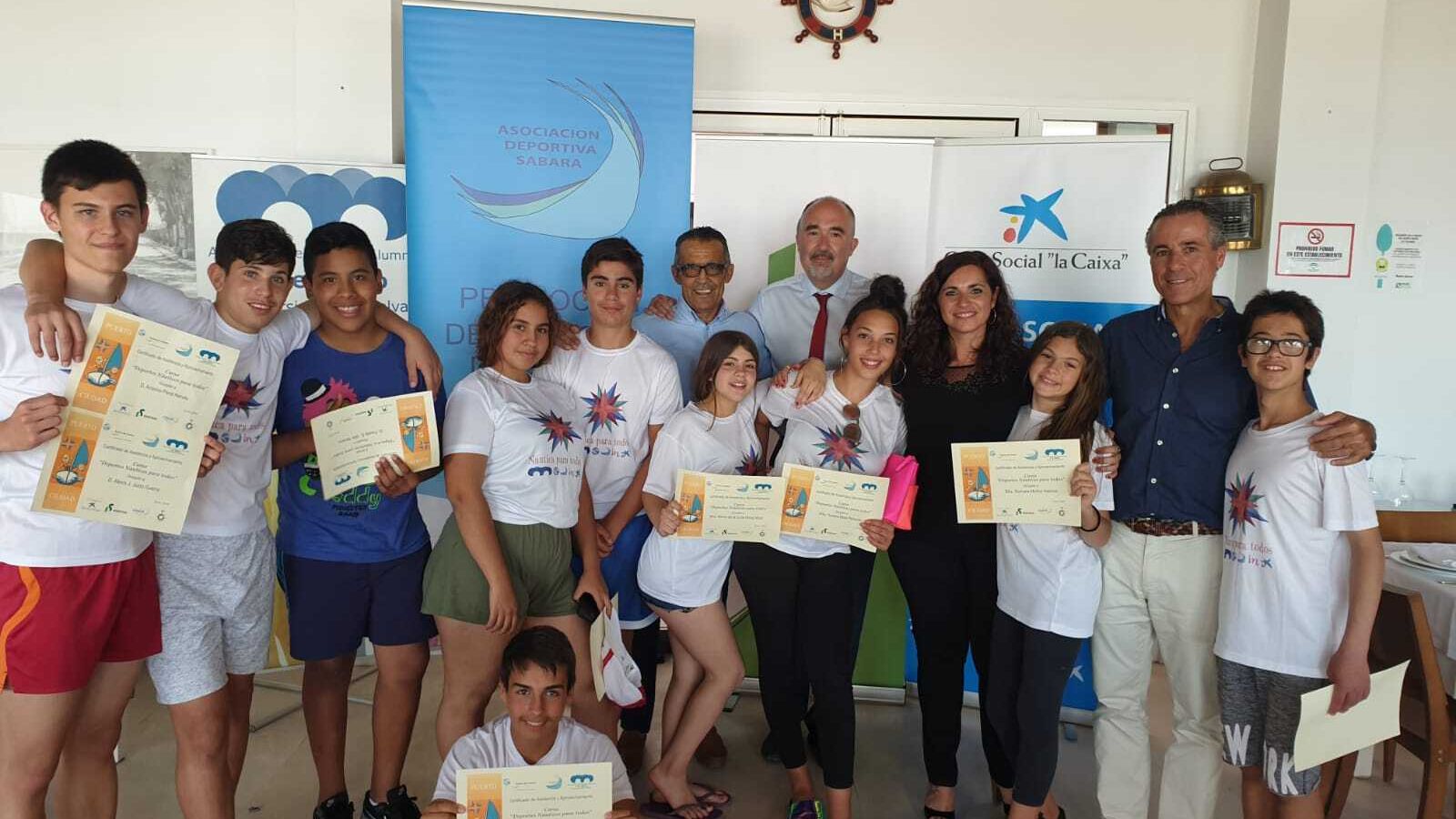 El equipo de vela pretende acercar los valores de la vela a los menores de la Ciudad de los Niños.