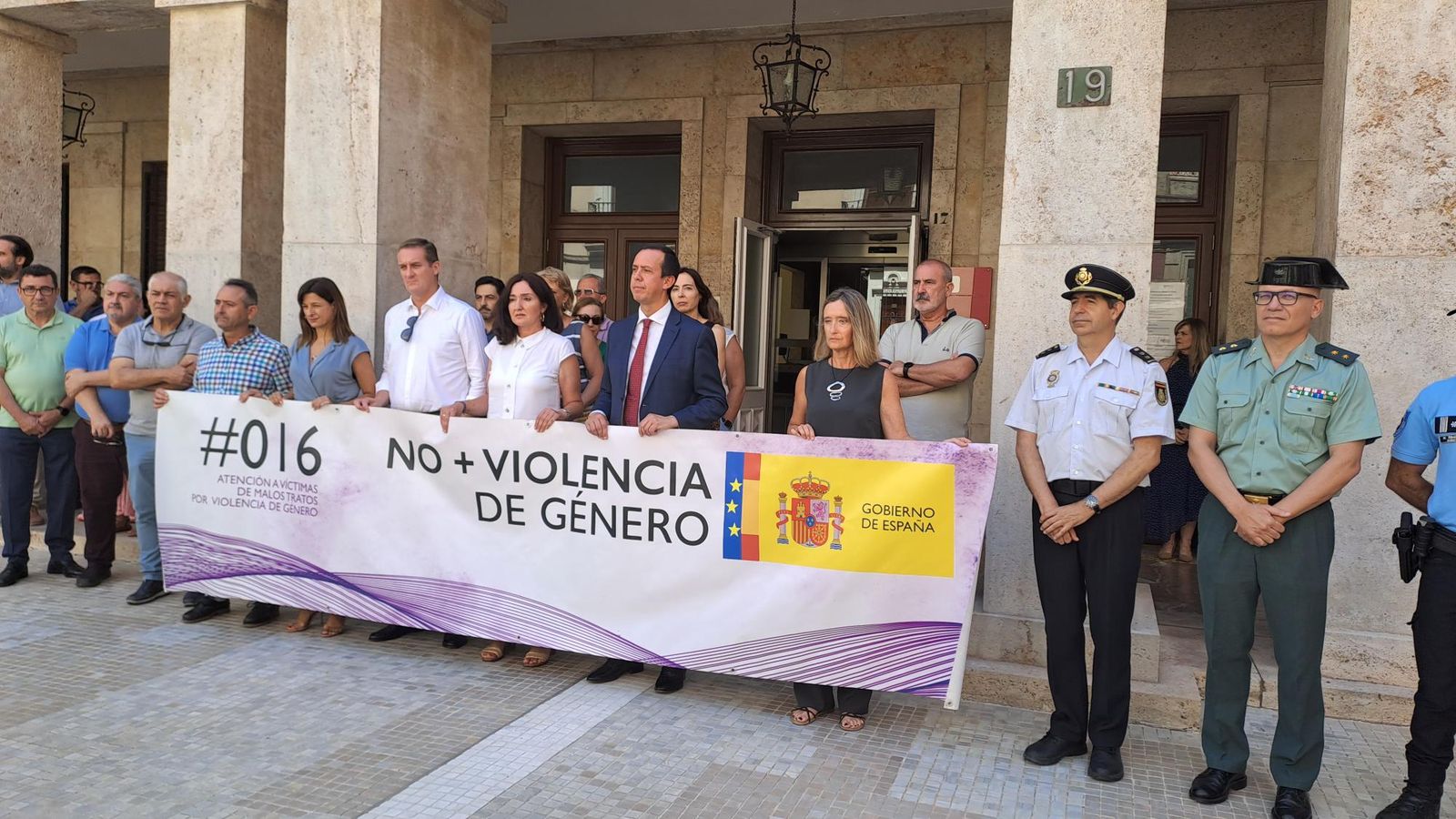 Minuto de silencio en la Subdelegación.