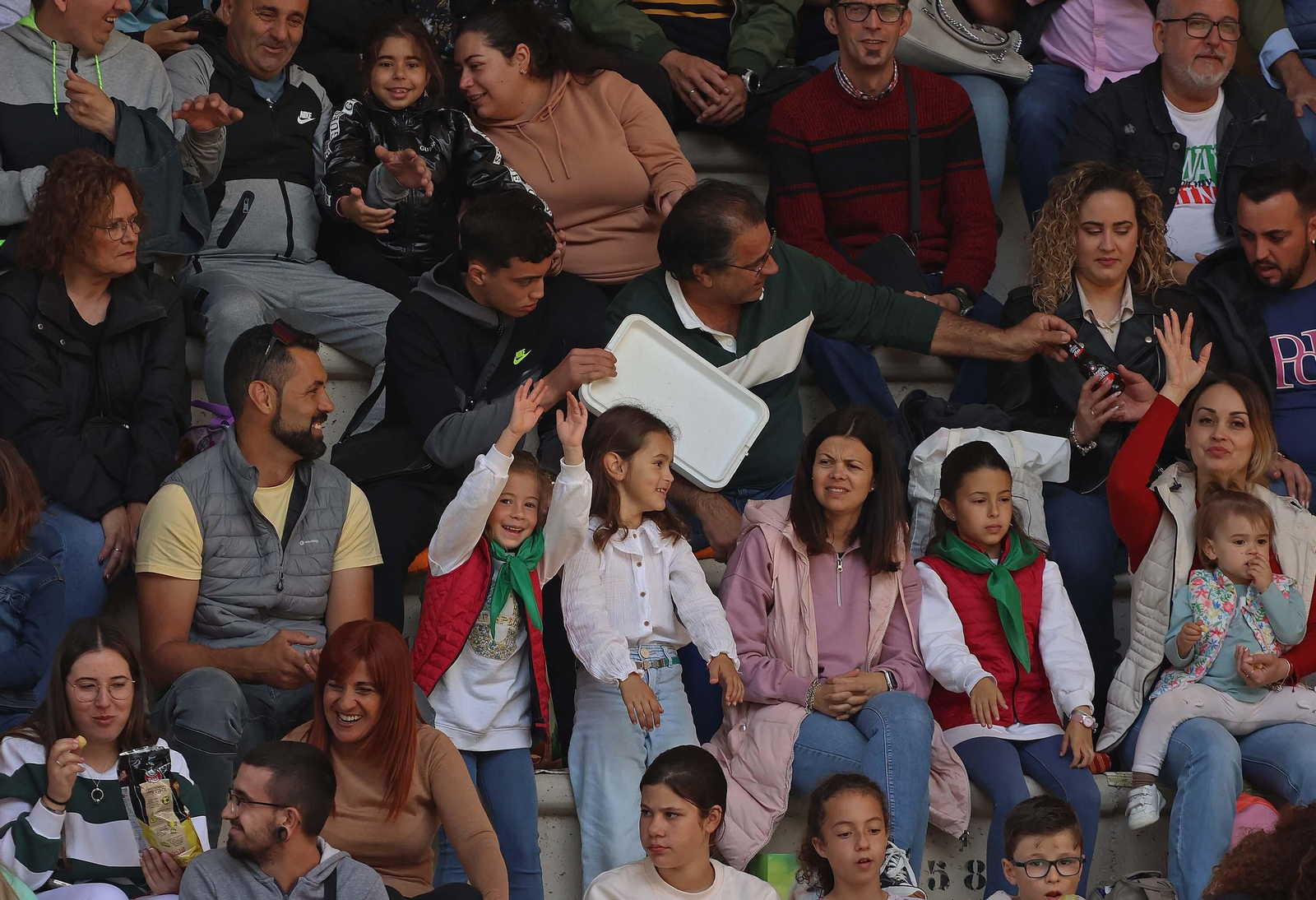 Las mejores fotos del Toro Embolao de Los Barrios 2024