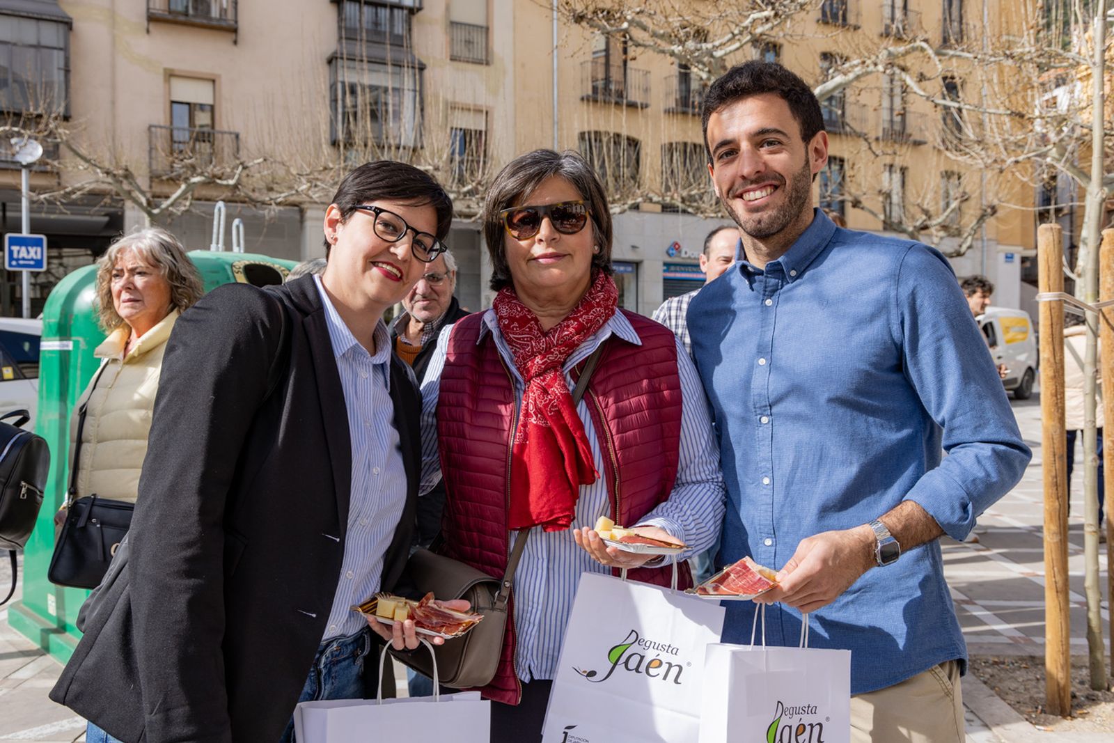 Izado de la Bandera de Andalucía y en un desayuno molinero en Jaén